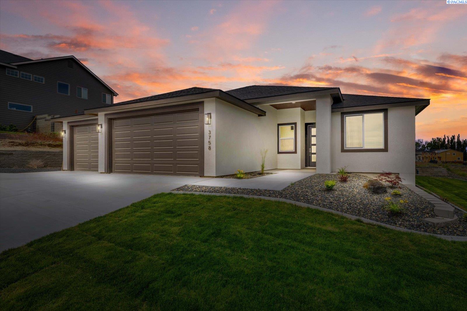 3758 Nelson St, Kennewick, WA 99338