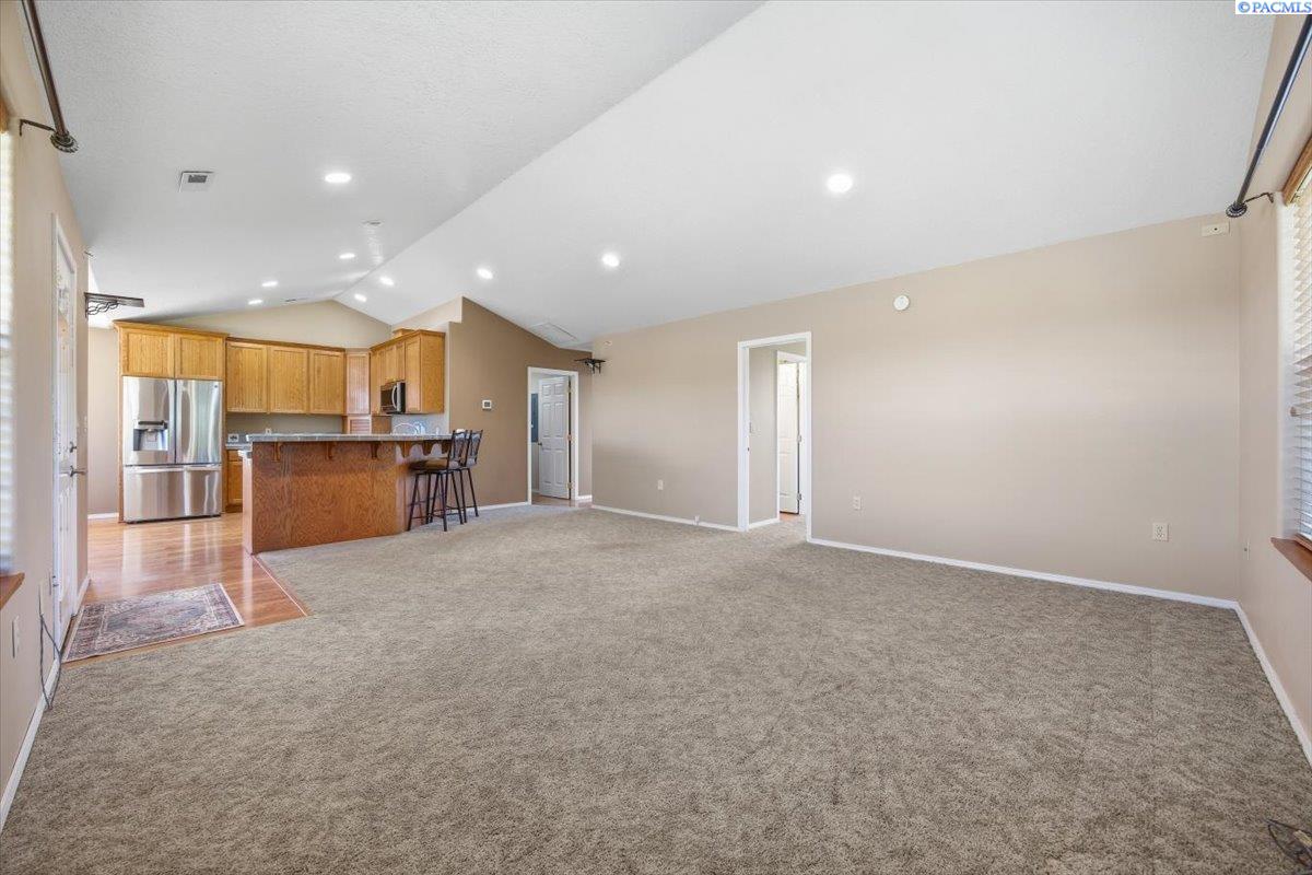 72405 3rd Ave, Plymouth, WA 99346