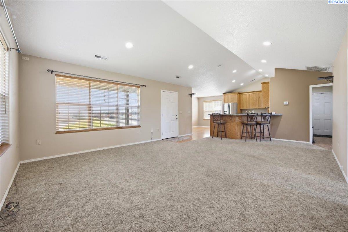 72405 3rd Ave, Plymouth, WA 99346