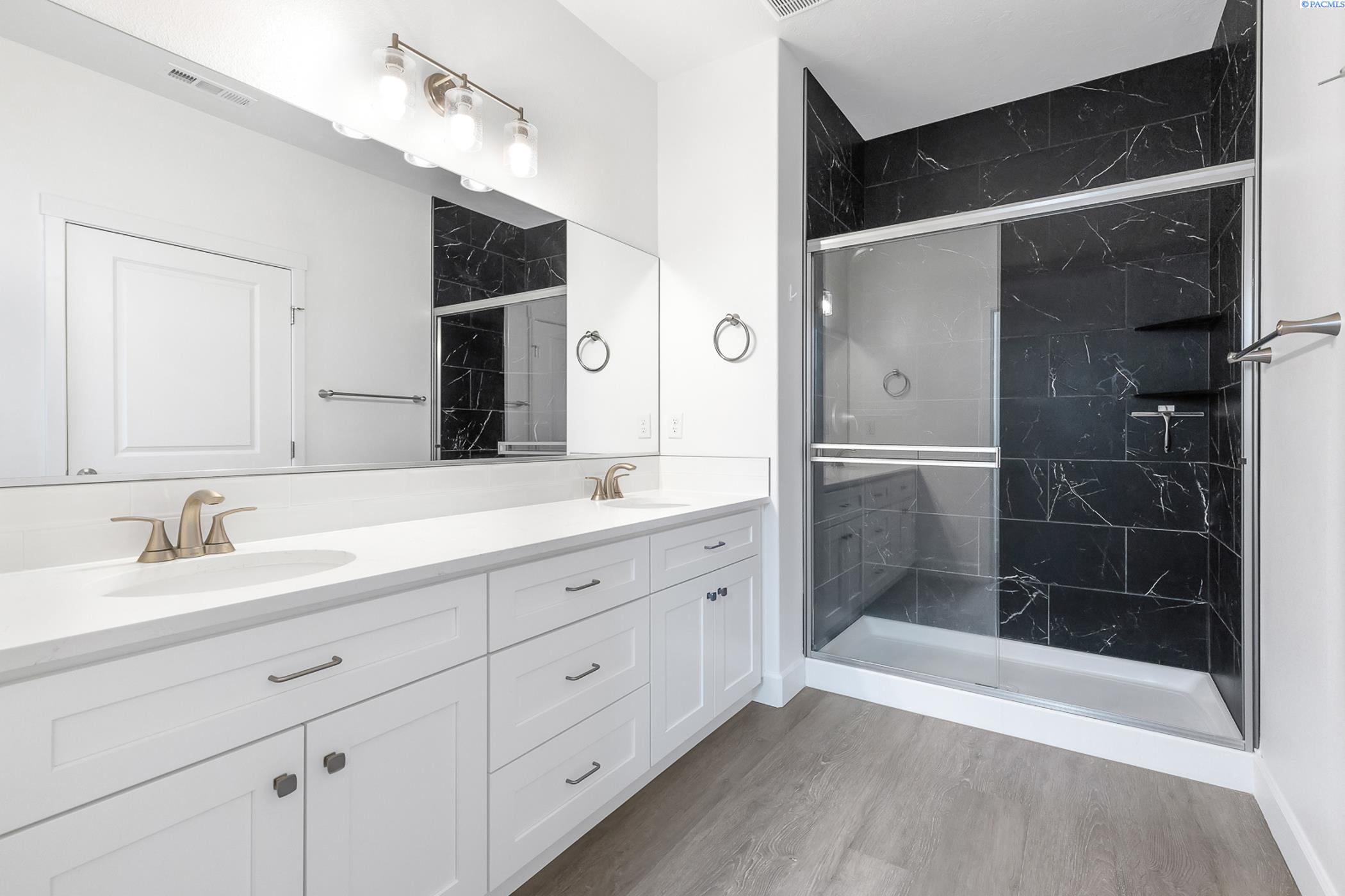 610 Athens Dr, Richland, WA 99352