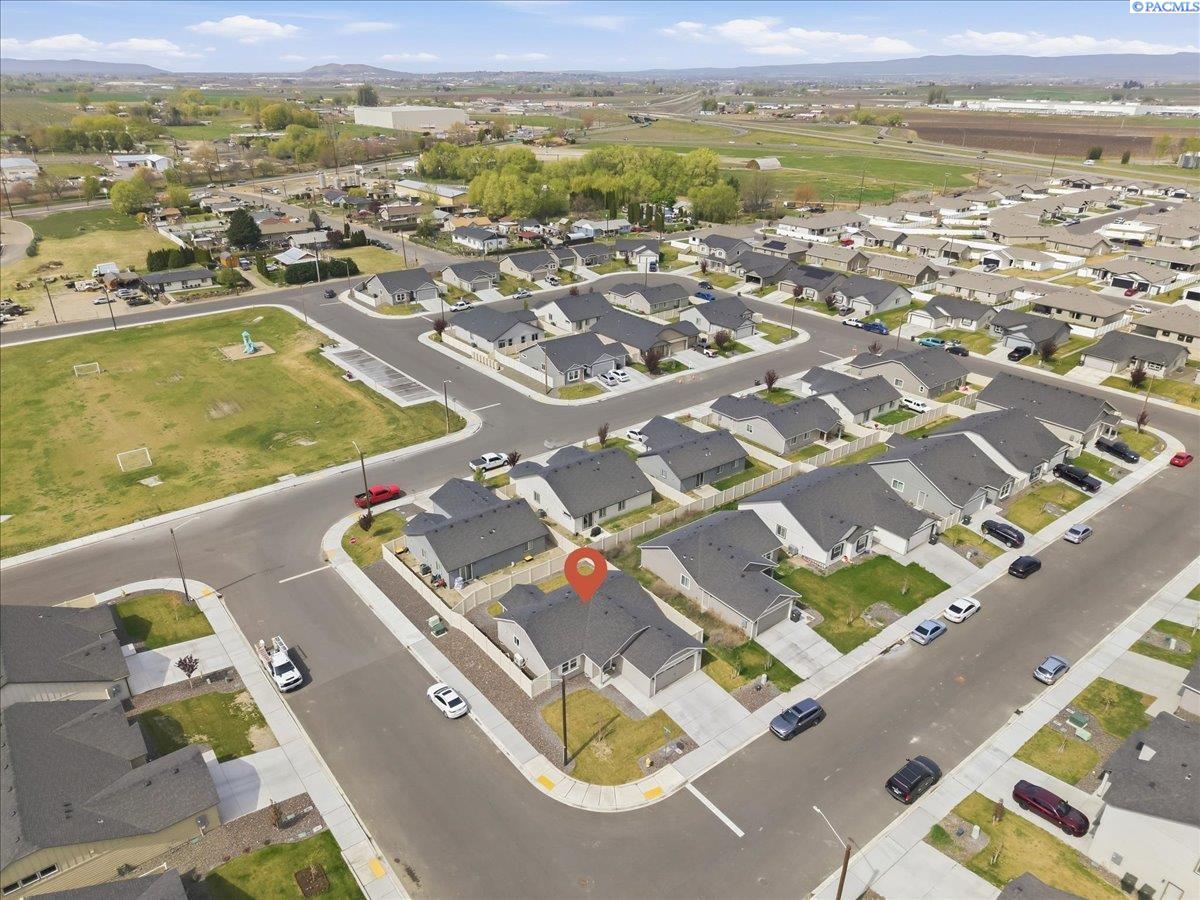700 Regina Pl, Grandview, WA 98930