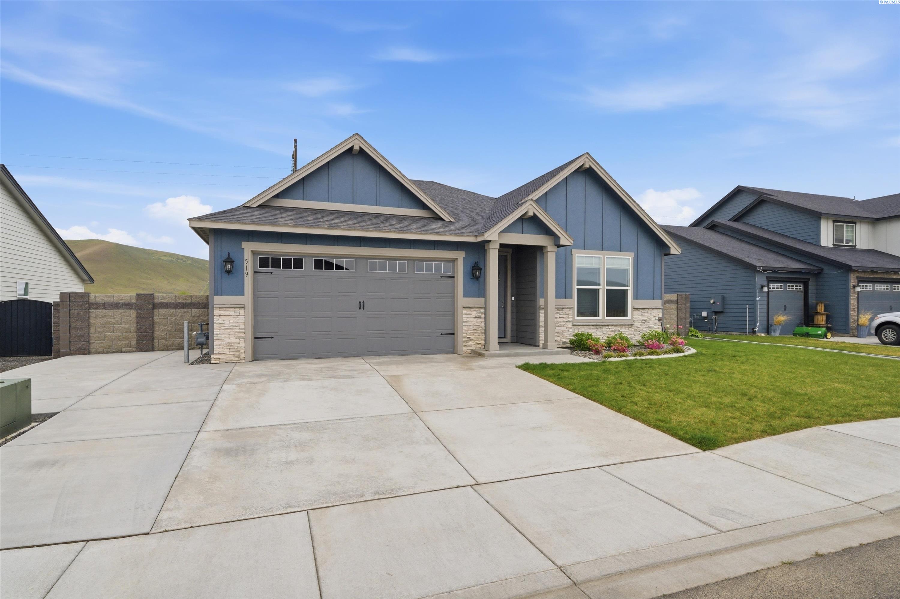 519 Annapurna Ave, West Richland, WA 99353