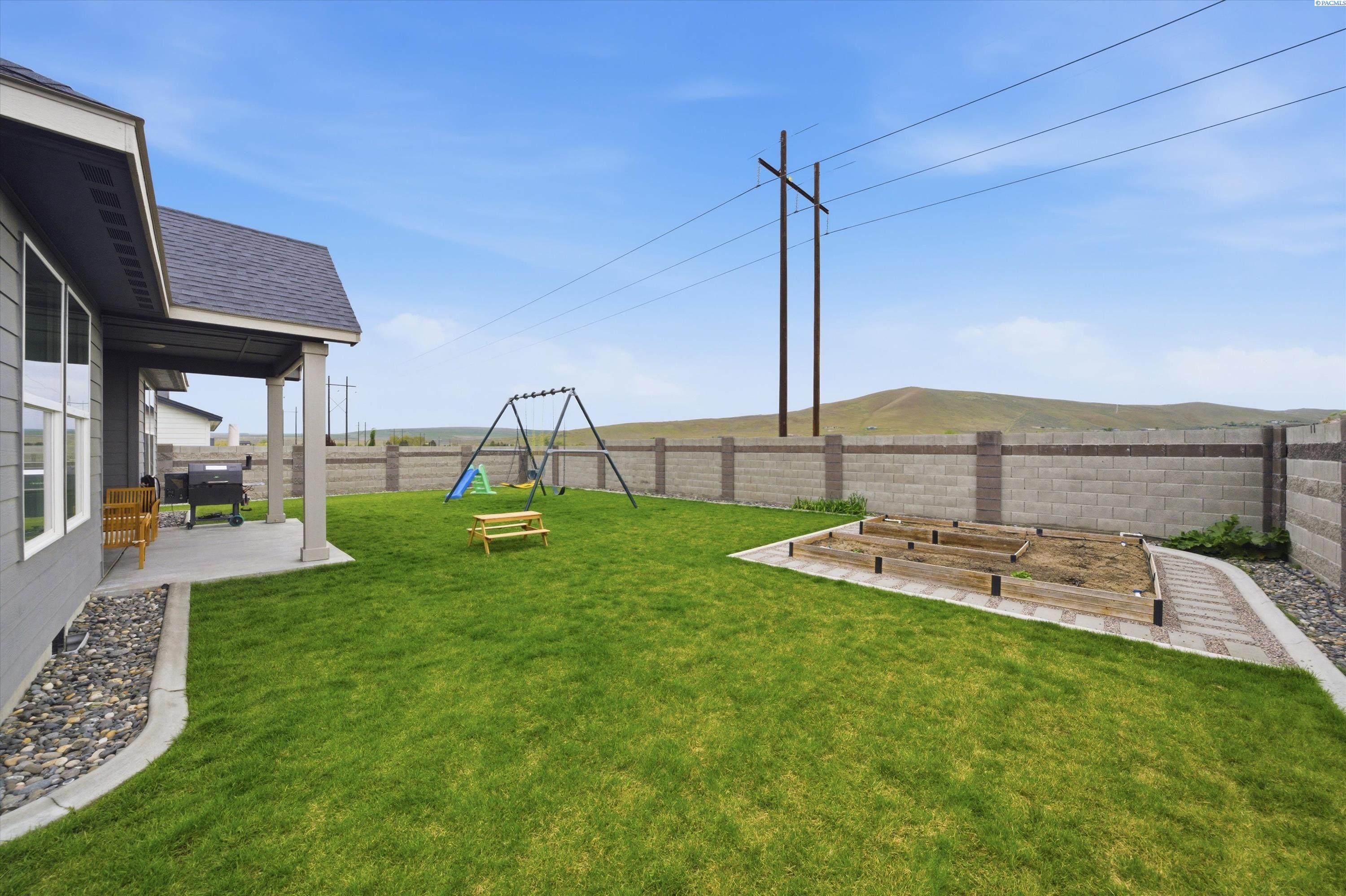 519 Annapurna Ave, West Richland, WA 99353