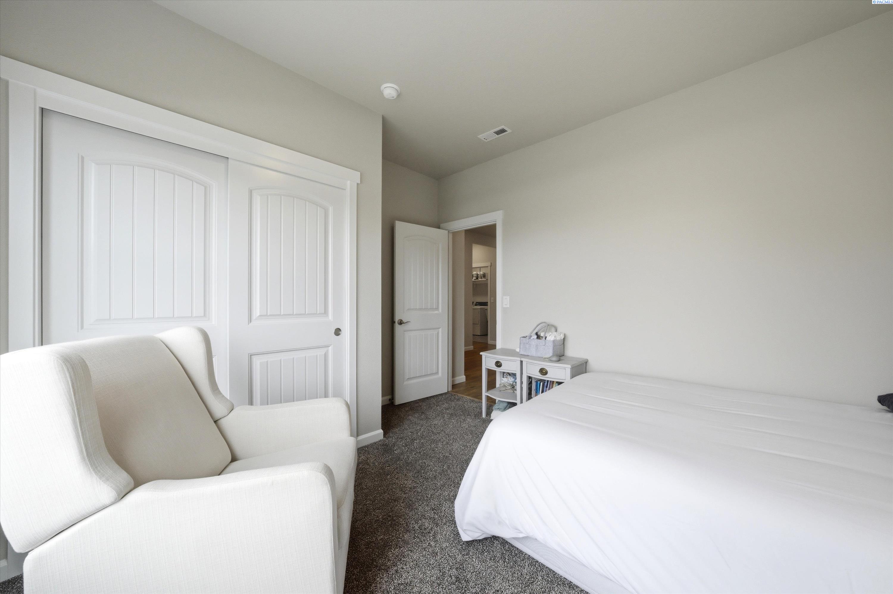 519 Annapurna Ave, West Richland, WA 99353