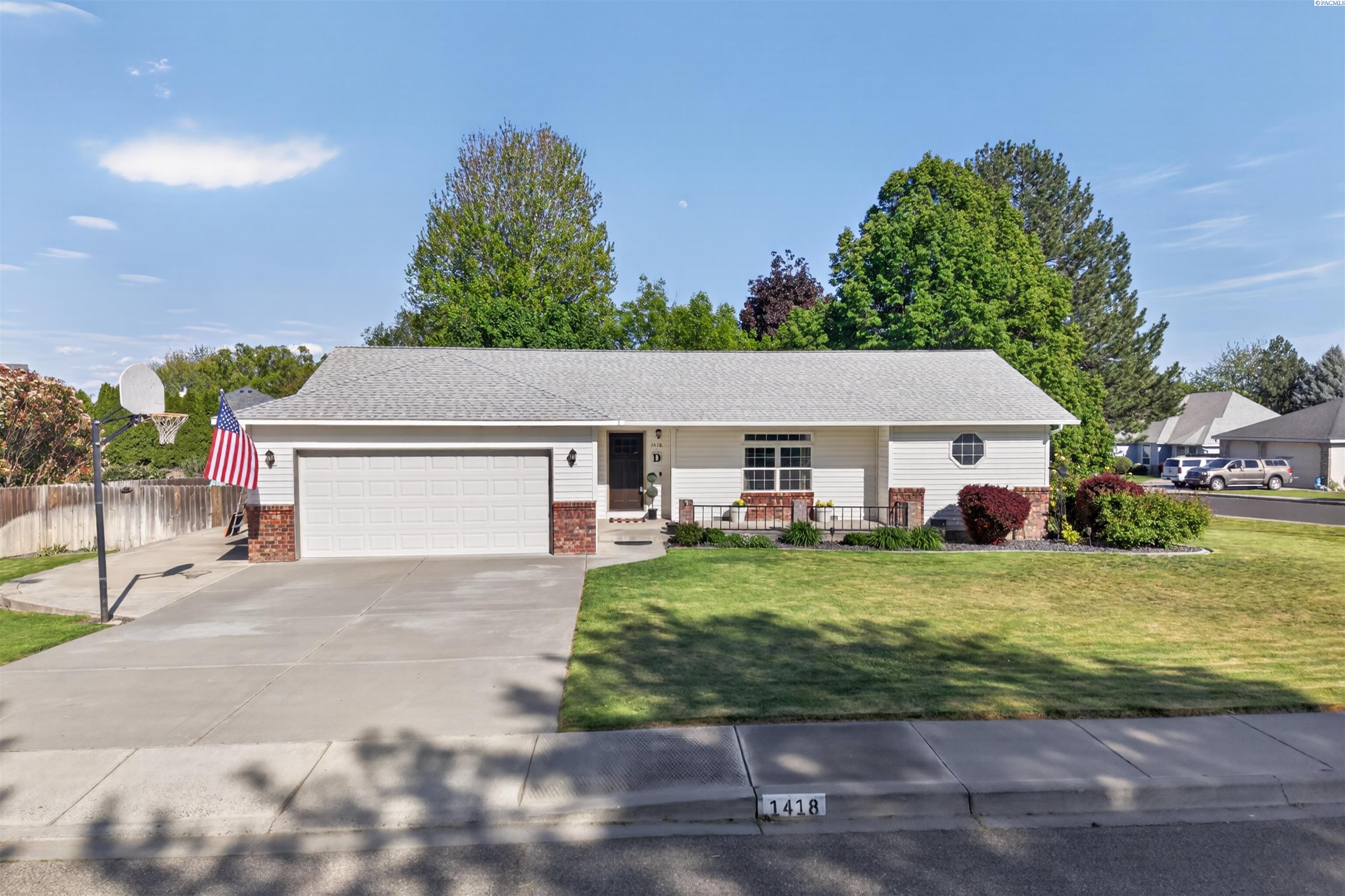 1418 Hazelwood Ave, Richland, WA 99352