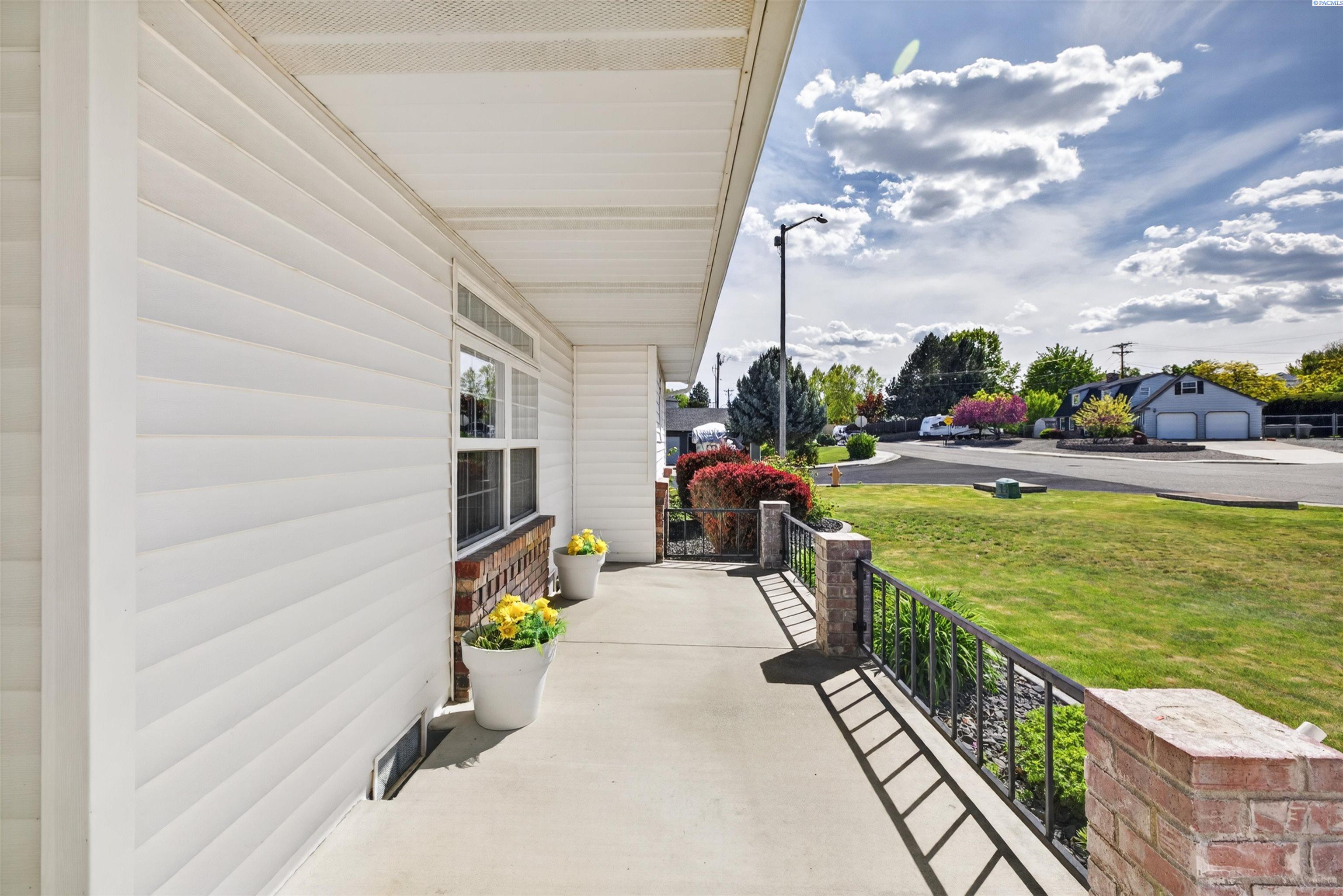 1418 Hazelwood Ave, Richland, WA 99352