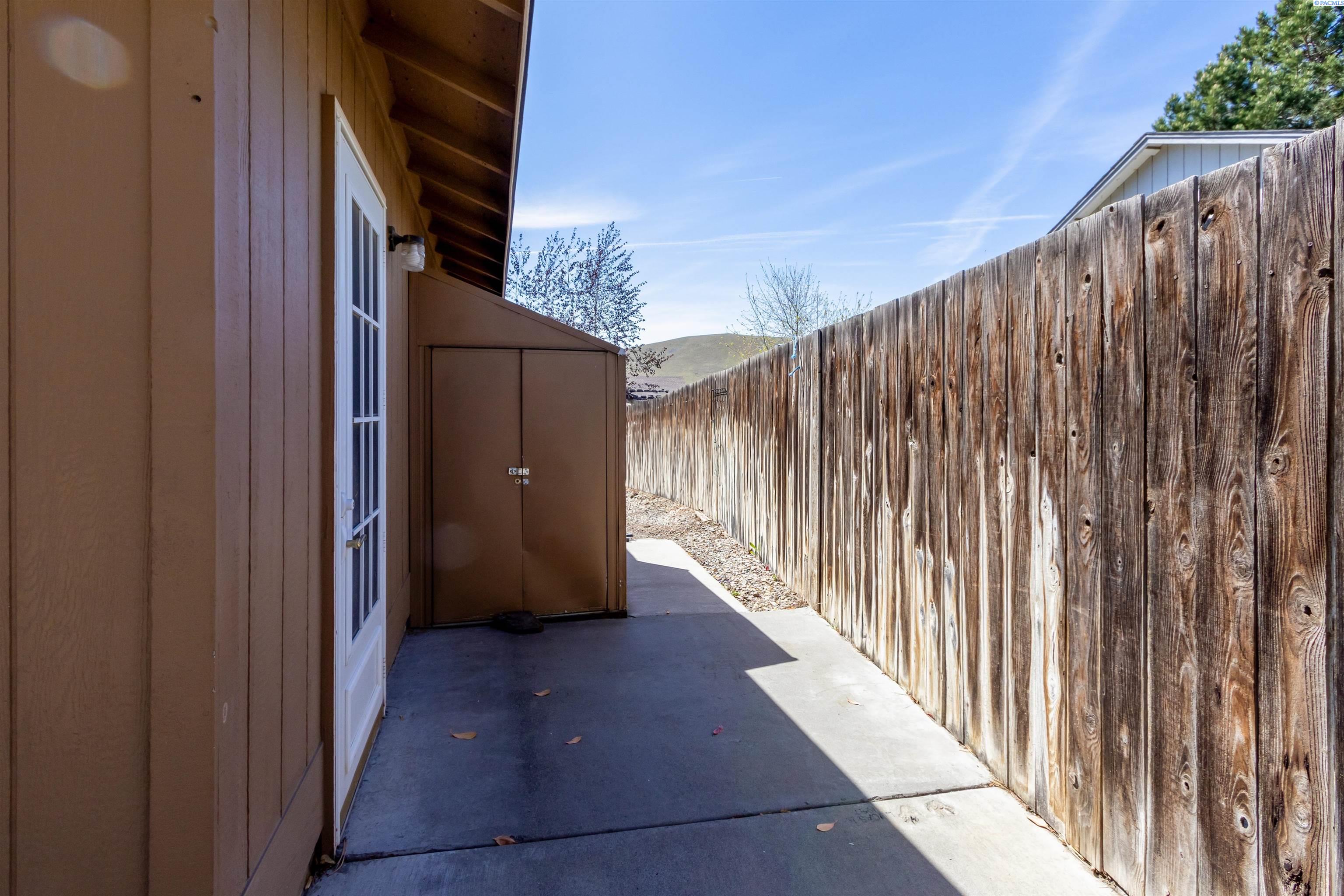 4834 Hibiscus St, West Richland, WA 99353