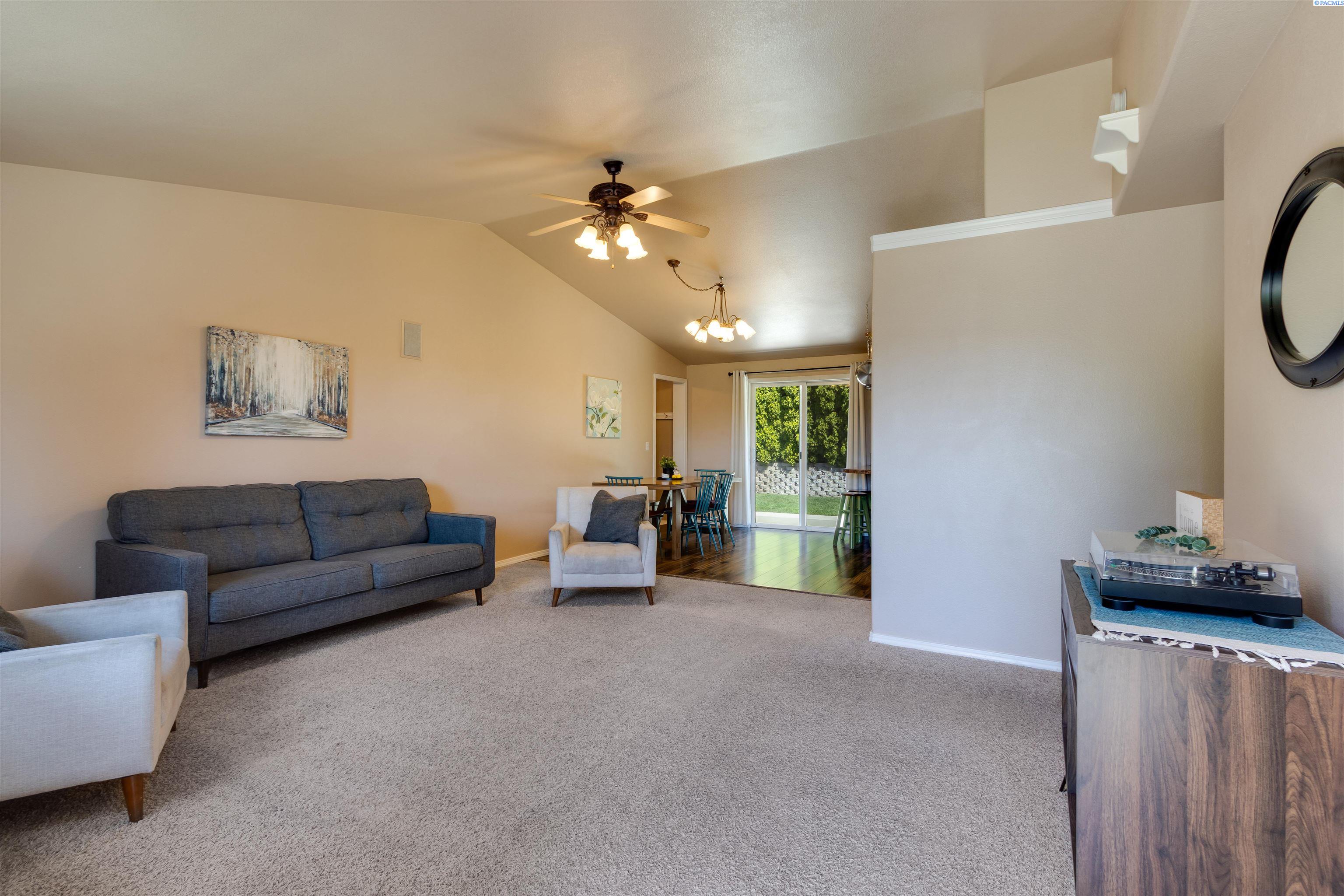 4834 Hibiscus St, West Richland, WA 99353