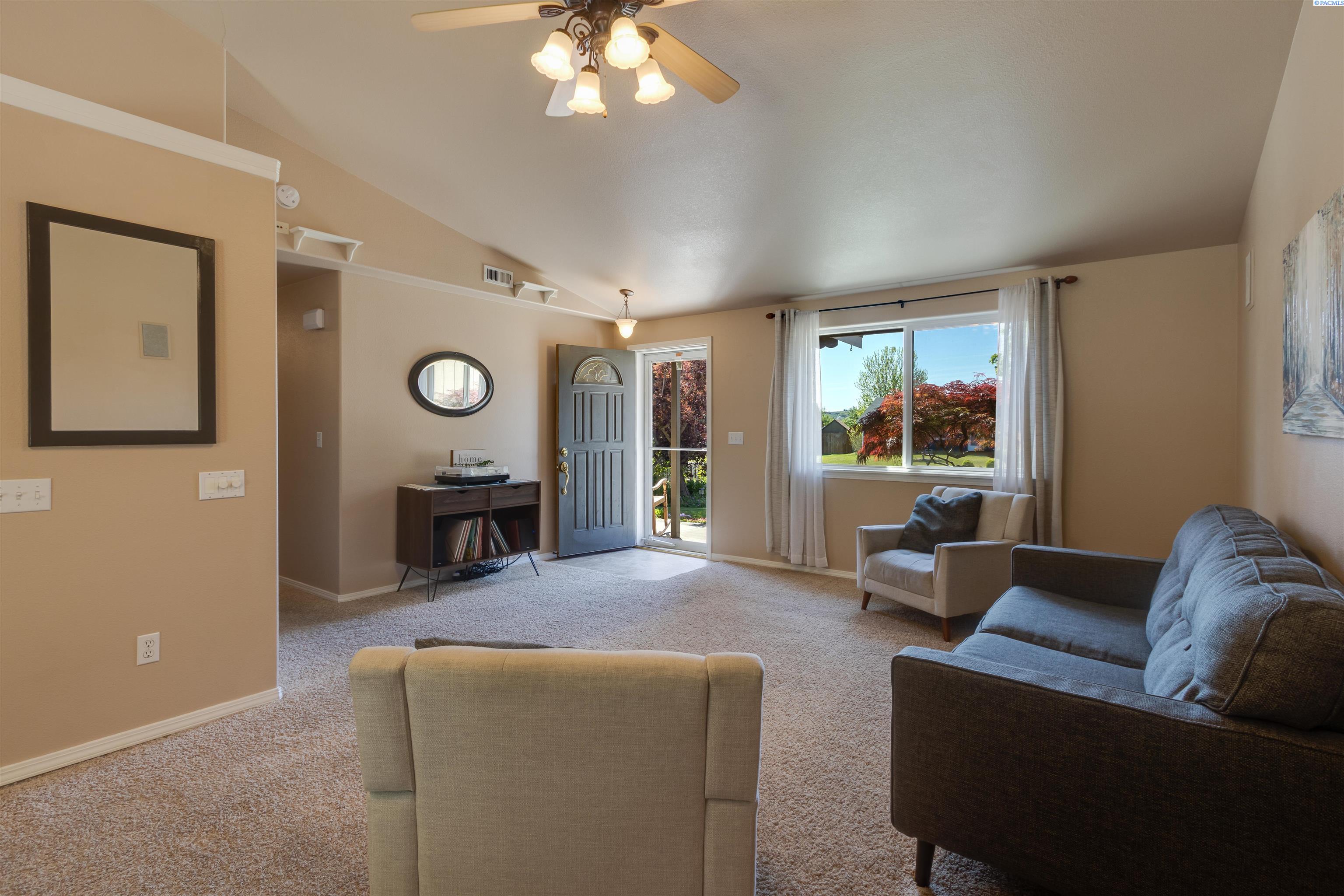 4834 Hibiscus St, West Richland, WA 99353