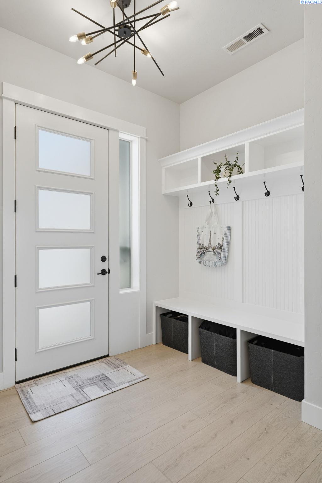 2522 Brodie Ln, Richland, WA 99352