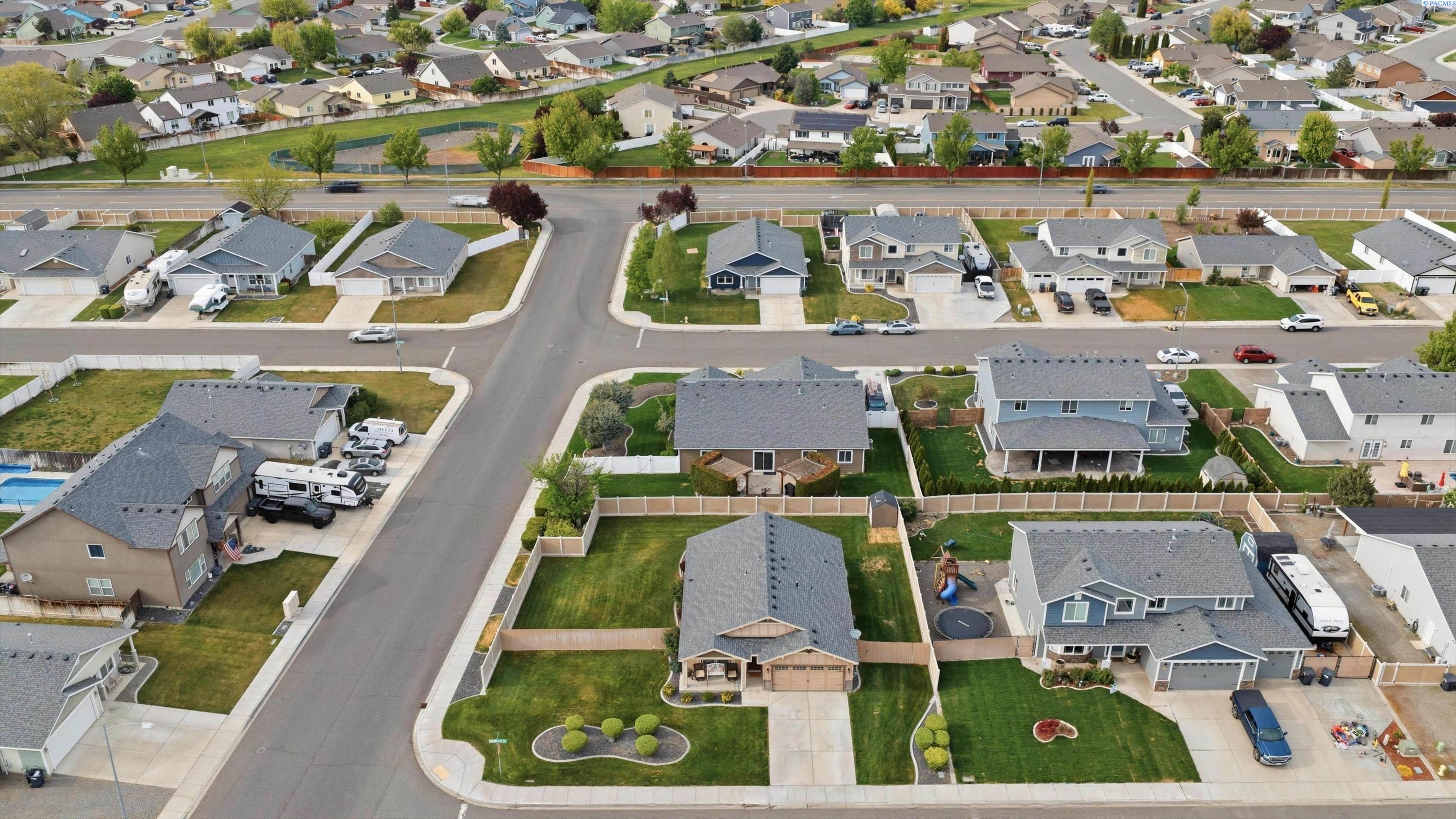 5617 Springfield Dr, Pasco, WA 99301