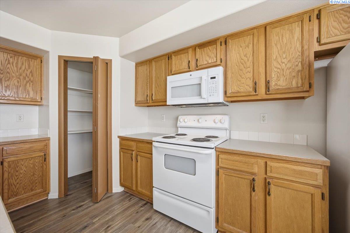 6405 E Chapel Hill Blvd Bldg E, Pasco, WA 99301