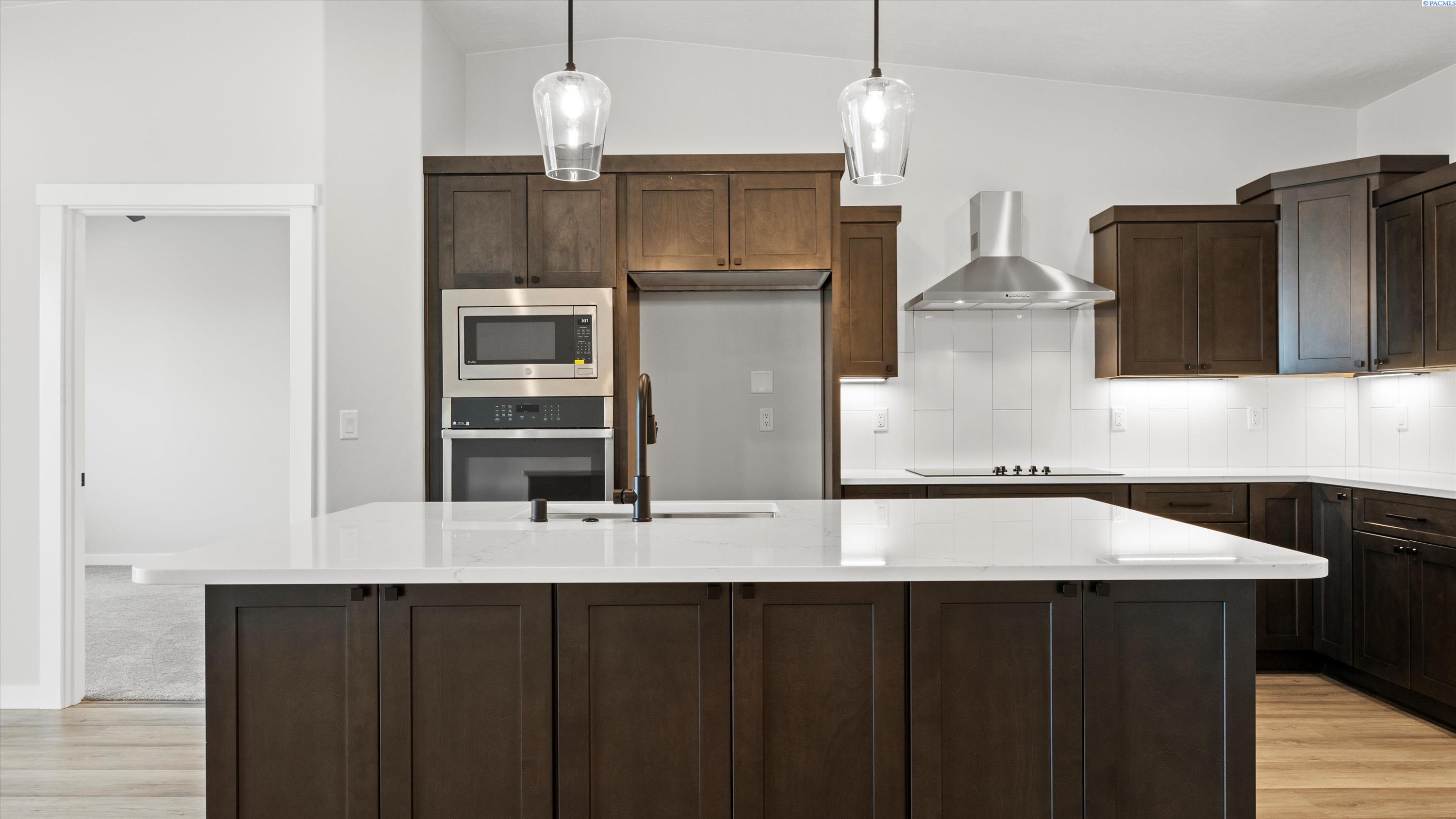 1322 Kalani Ct, West Richland, WA 99353