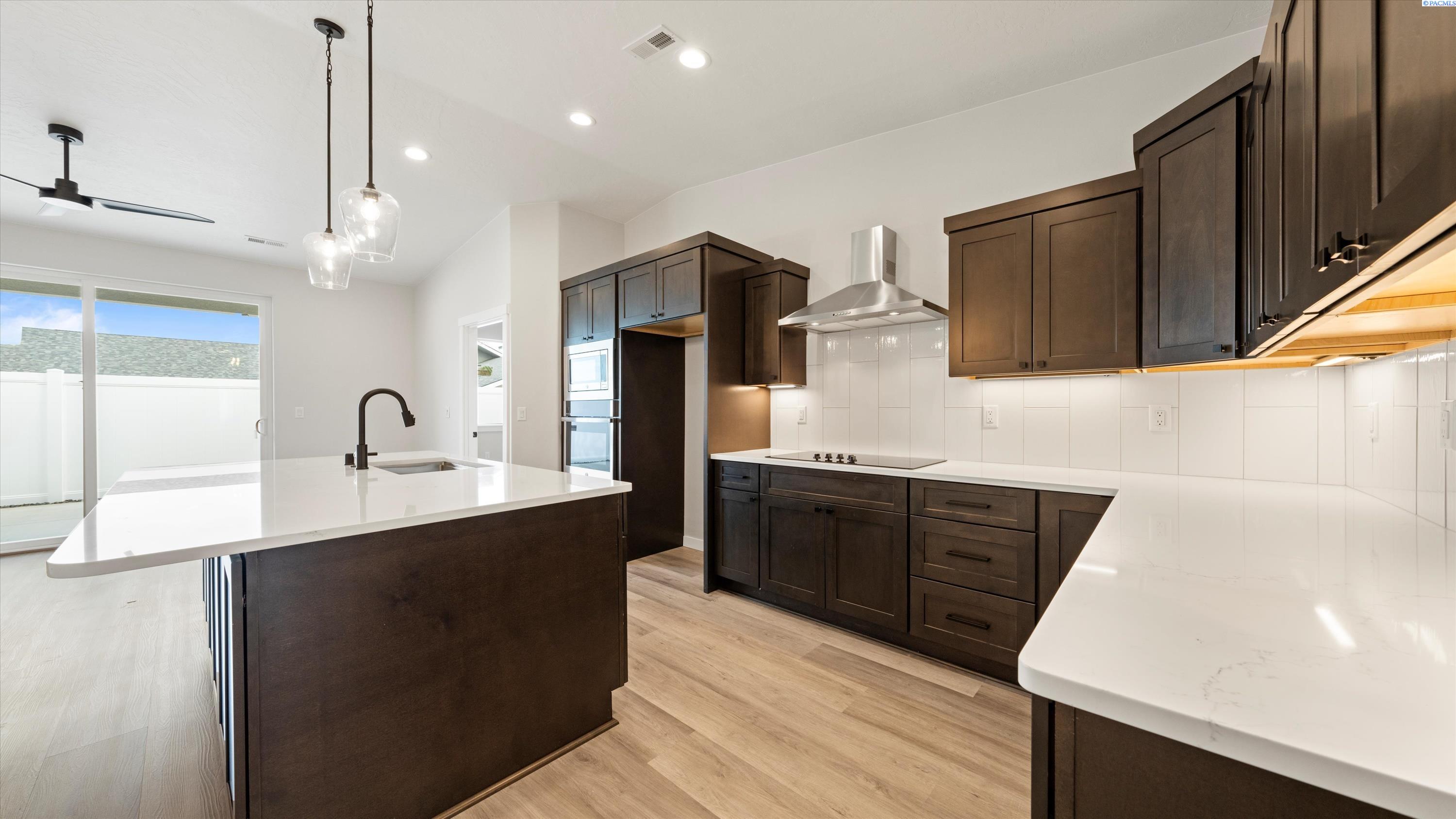 1322 Kalani Ct, West Richland, WA 99353