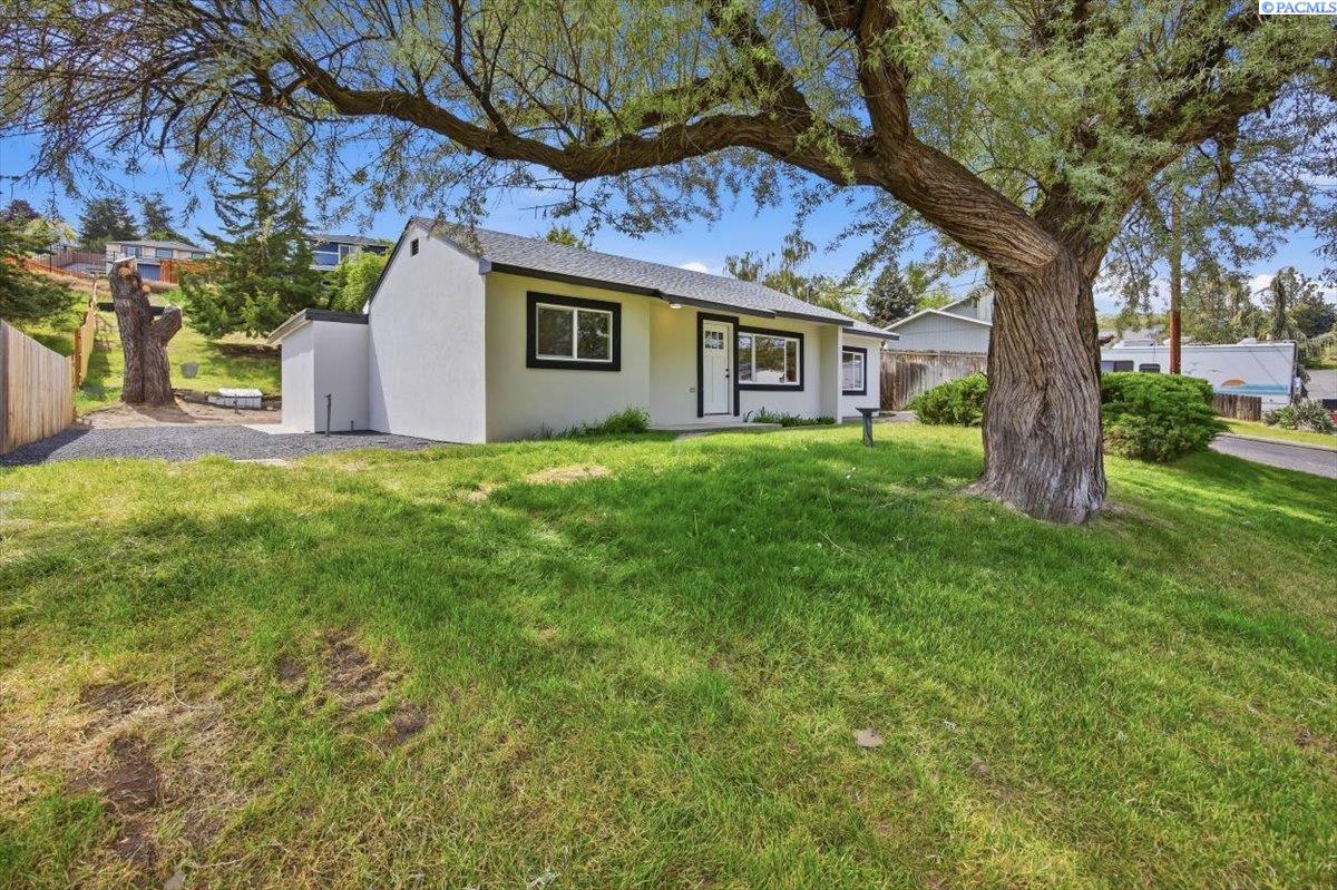 4379 Ironton Dr, West Richland, WA 99353