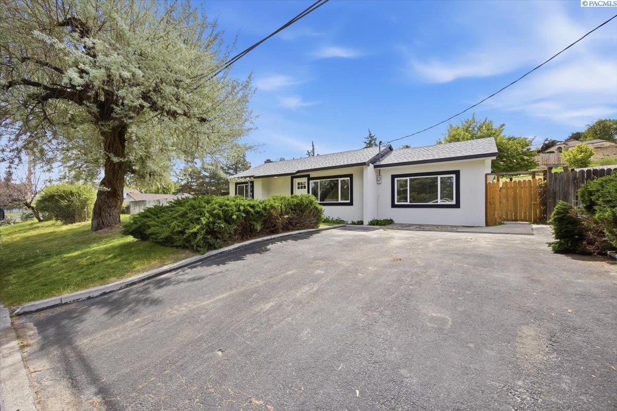 4379 Ironton Dr, West Richland, WA 99353