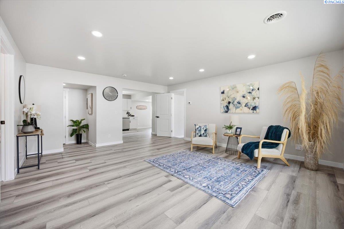 4379 Ironton Dr, West Richland, WA 99353