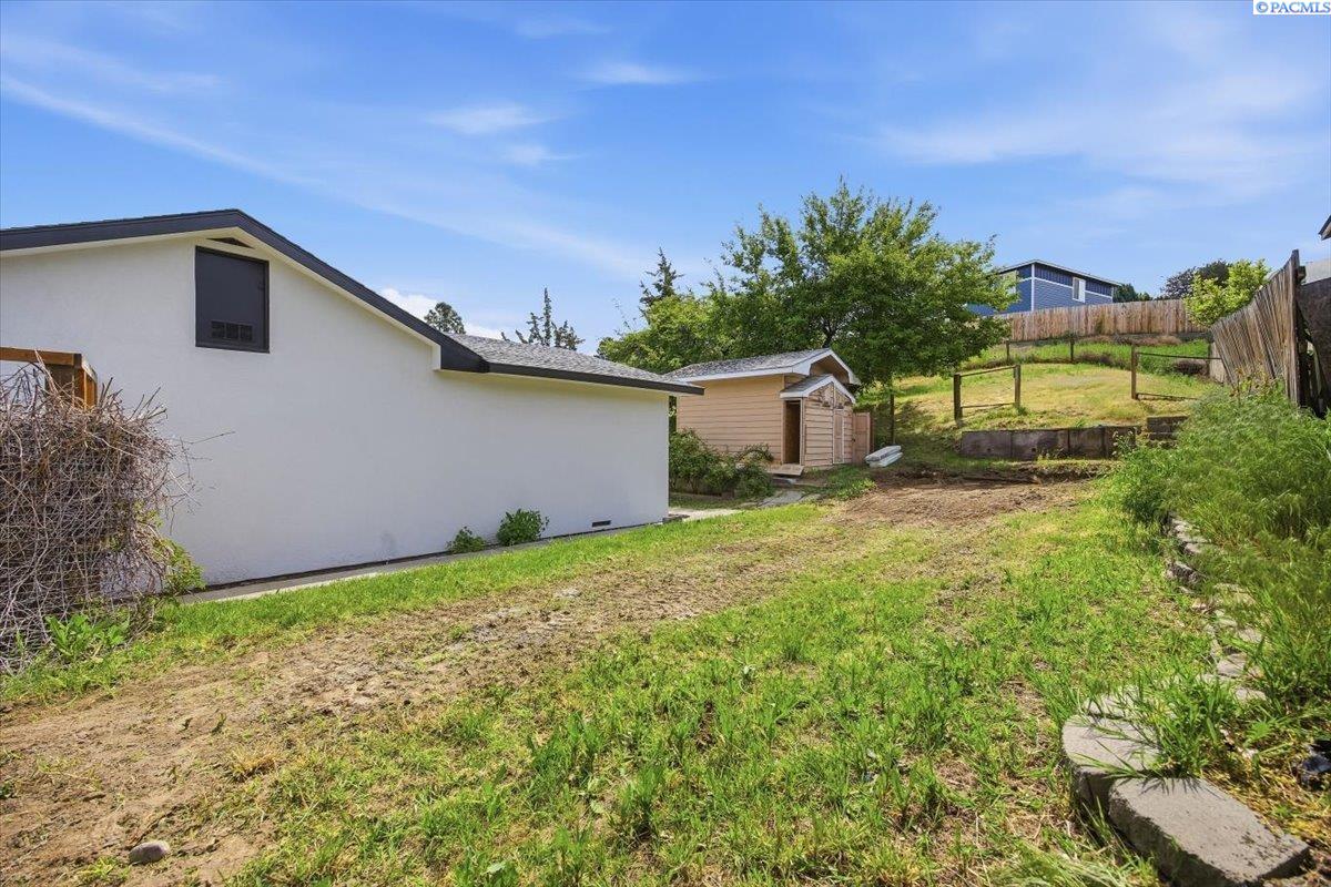 4379 Ironton Dr, West Richland, WA 99353