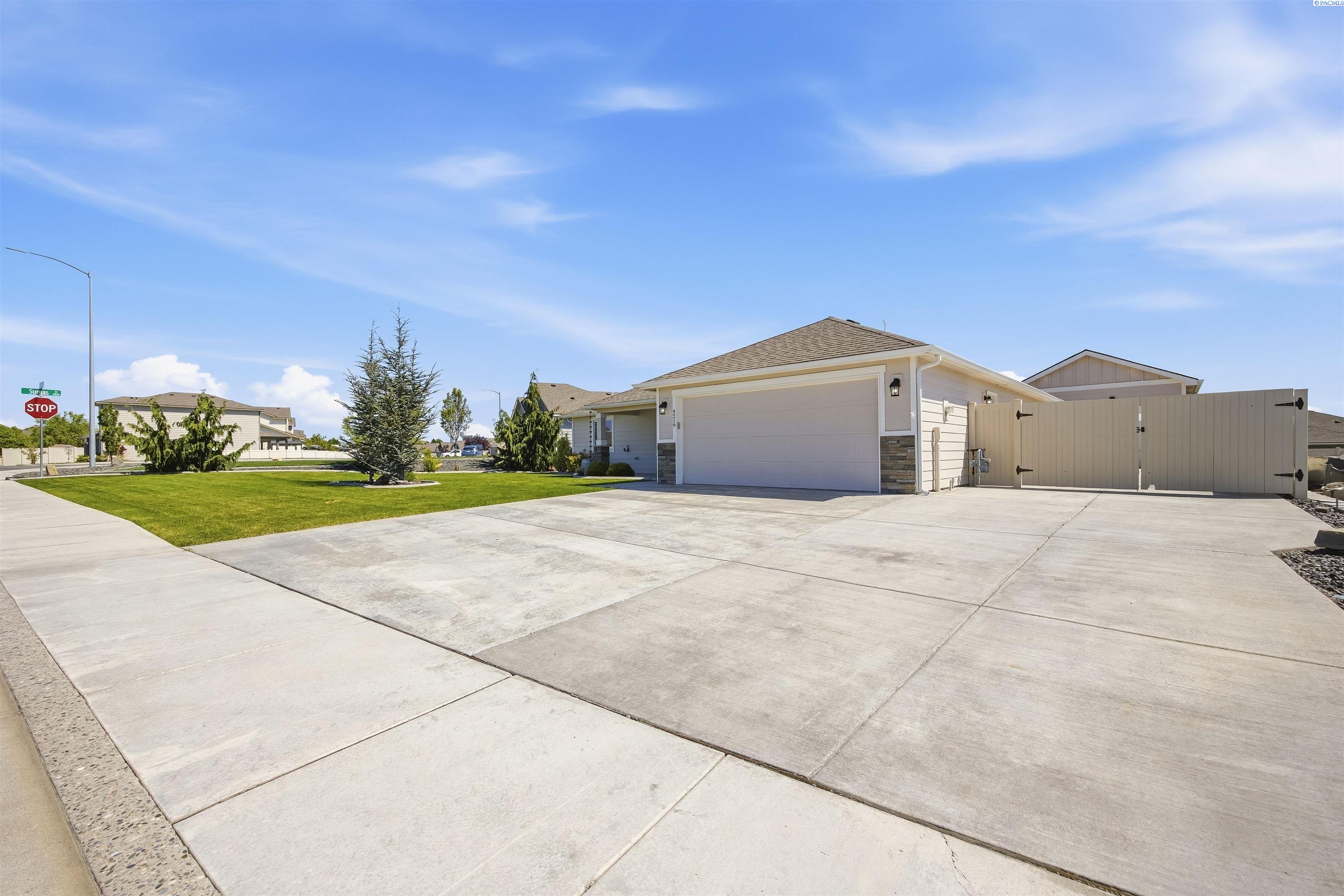 4219 Kitimat Ln, Pasco, WA 99301