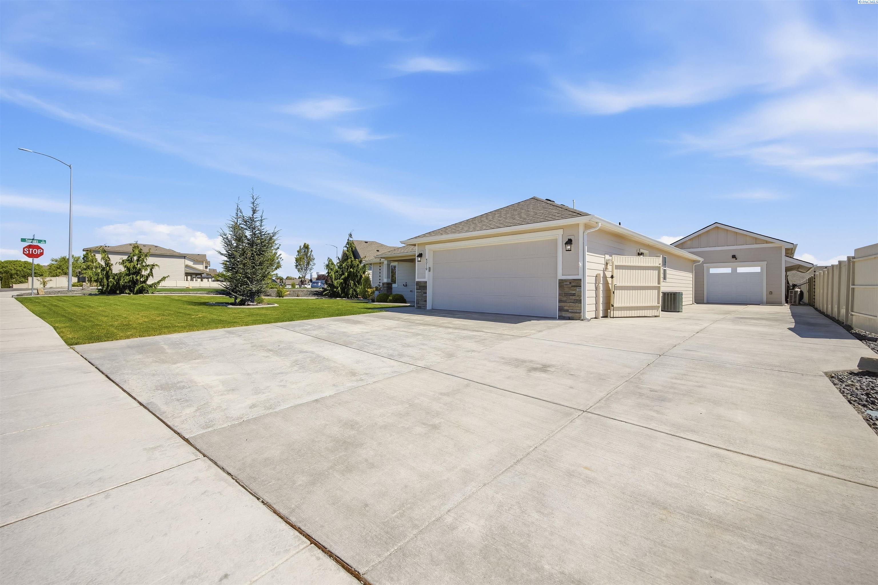 4219 Kitimat Ln, Pasco, WA 99301