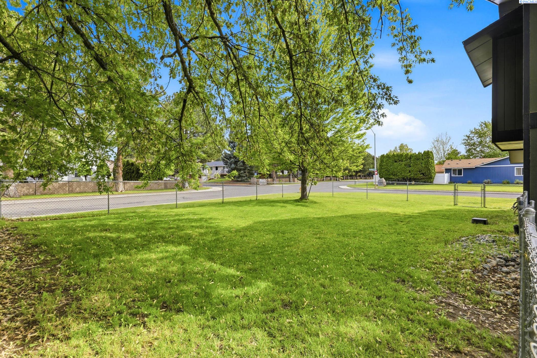 500 Meadows Drive South, Richland, WA 99352