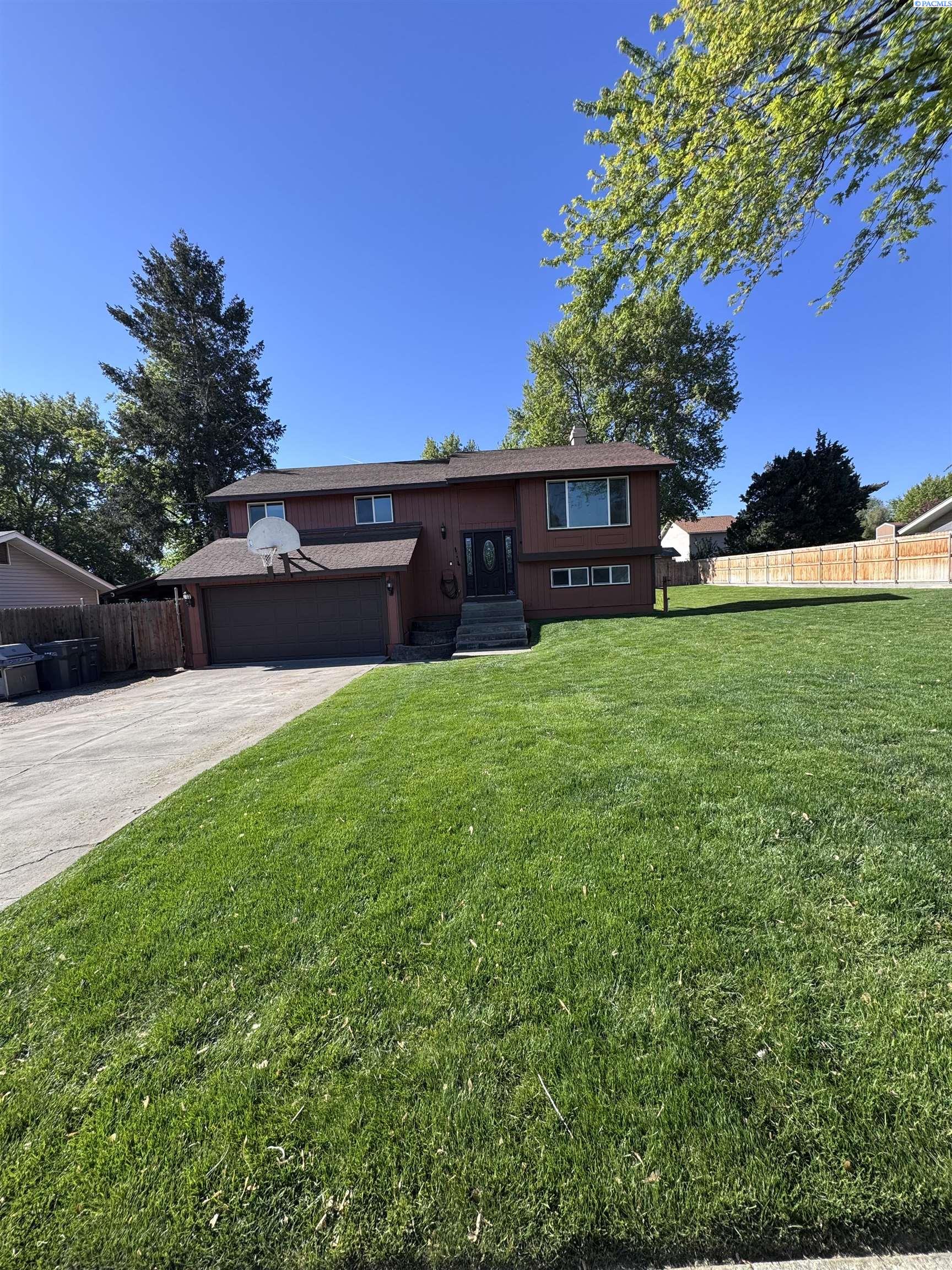 1201 W 17th Pl, Kennewick, WA 99337
