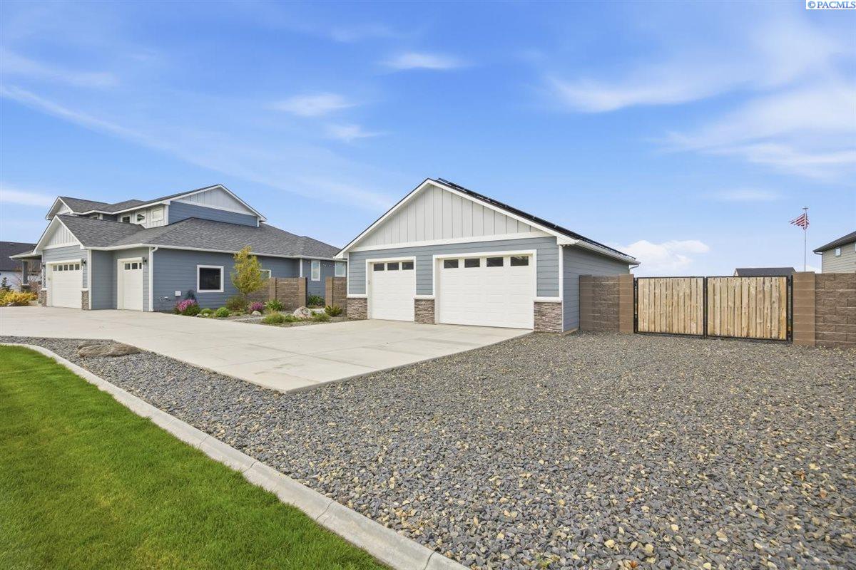 13934 Furlong Ln, Kennewick, WA 99338