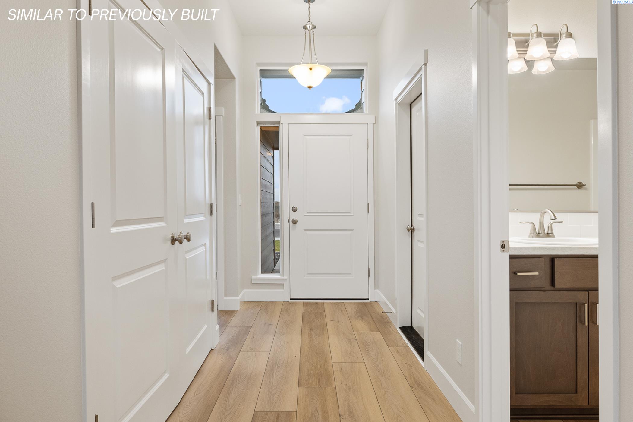 8706 Dusty Maiden Dr, Pasco, WA 99301