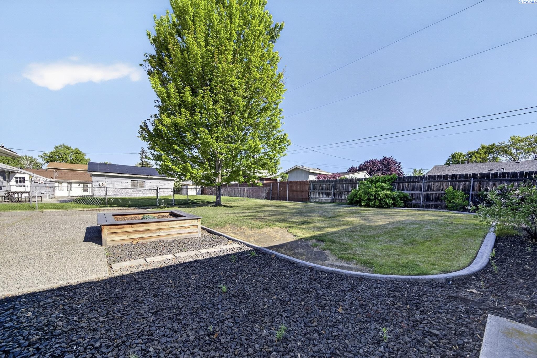 406 Cottonwood Dr, Richland, WA 99352