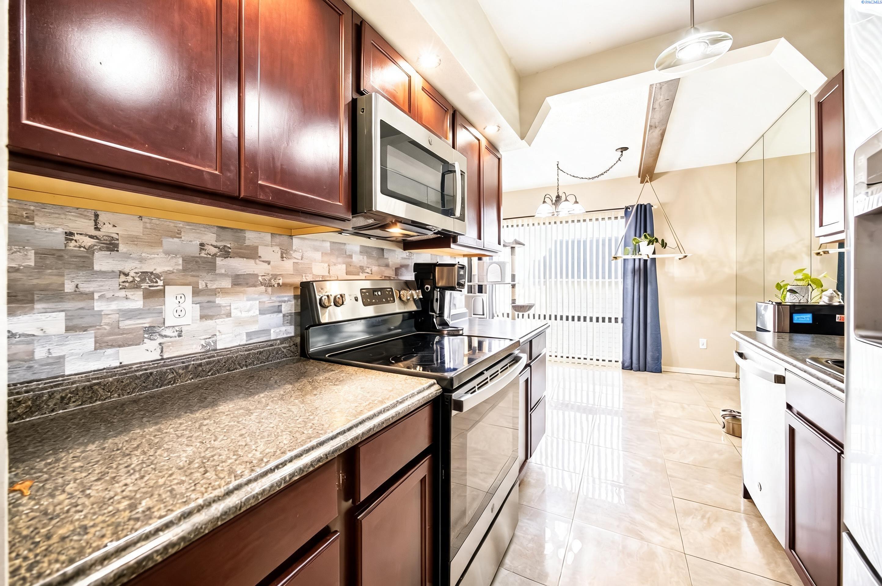 2401 Canal Dr #6C, Kennewick, WA 99336-9999