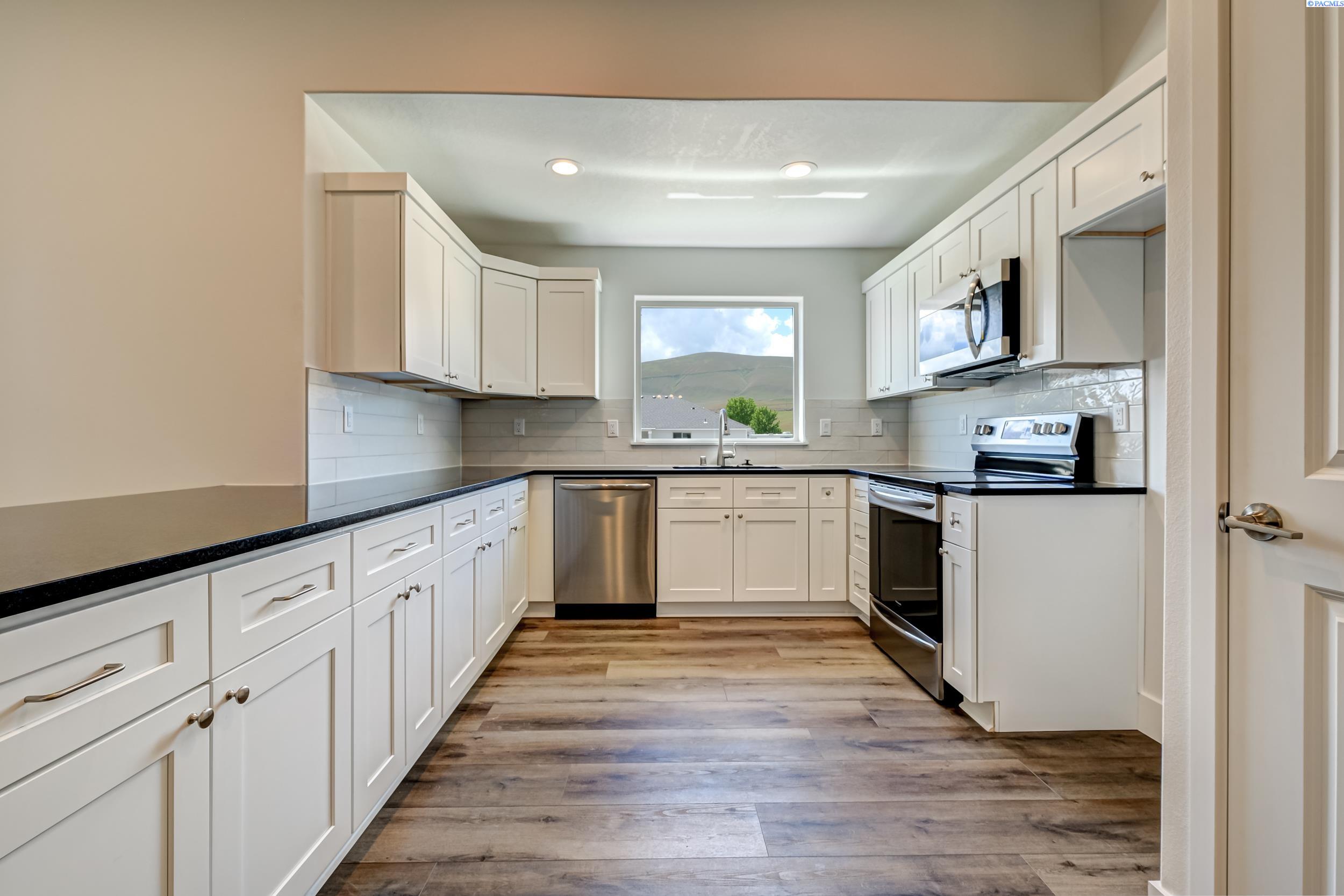 1609 Willow Way, Benton City, WA 99320