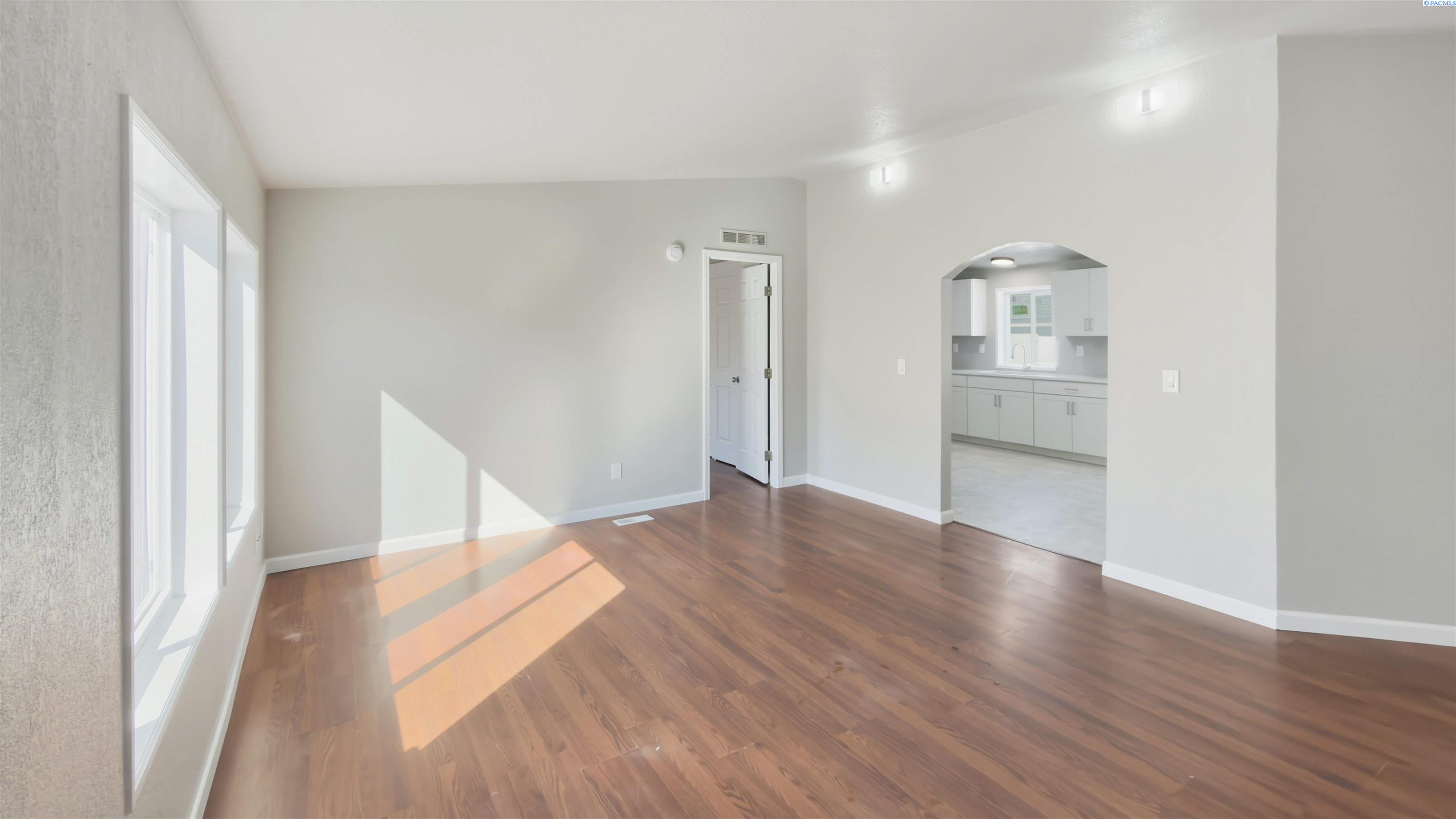 1418 Washington St, Pasco, WA 99301