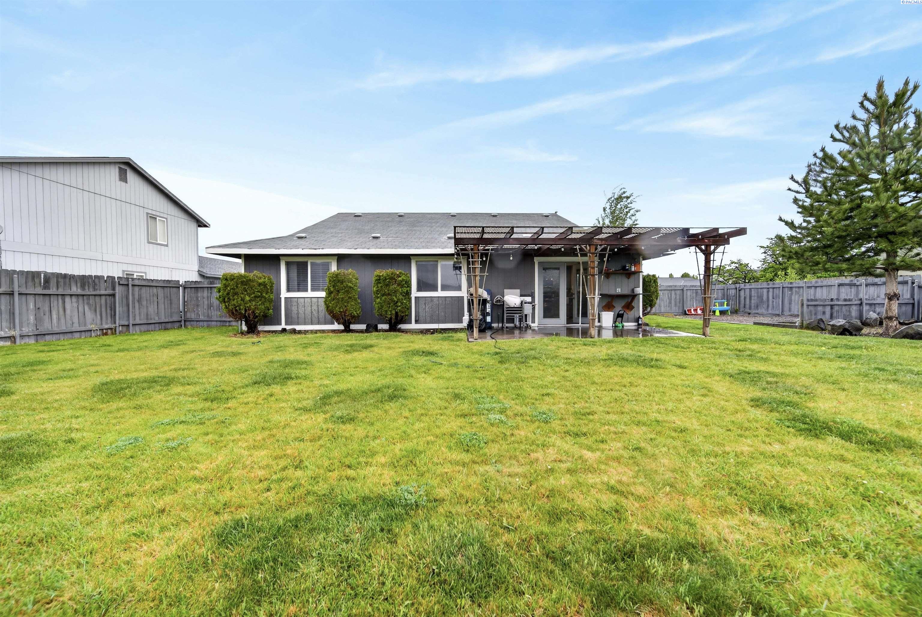 5207 Holly Way, West Richland, WA 99353