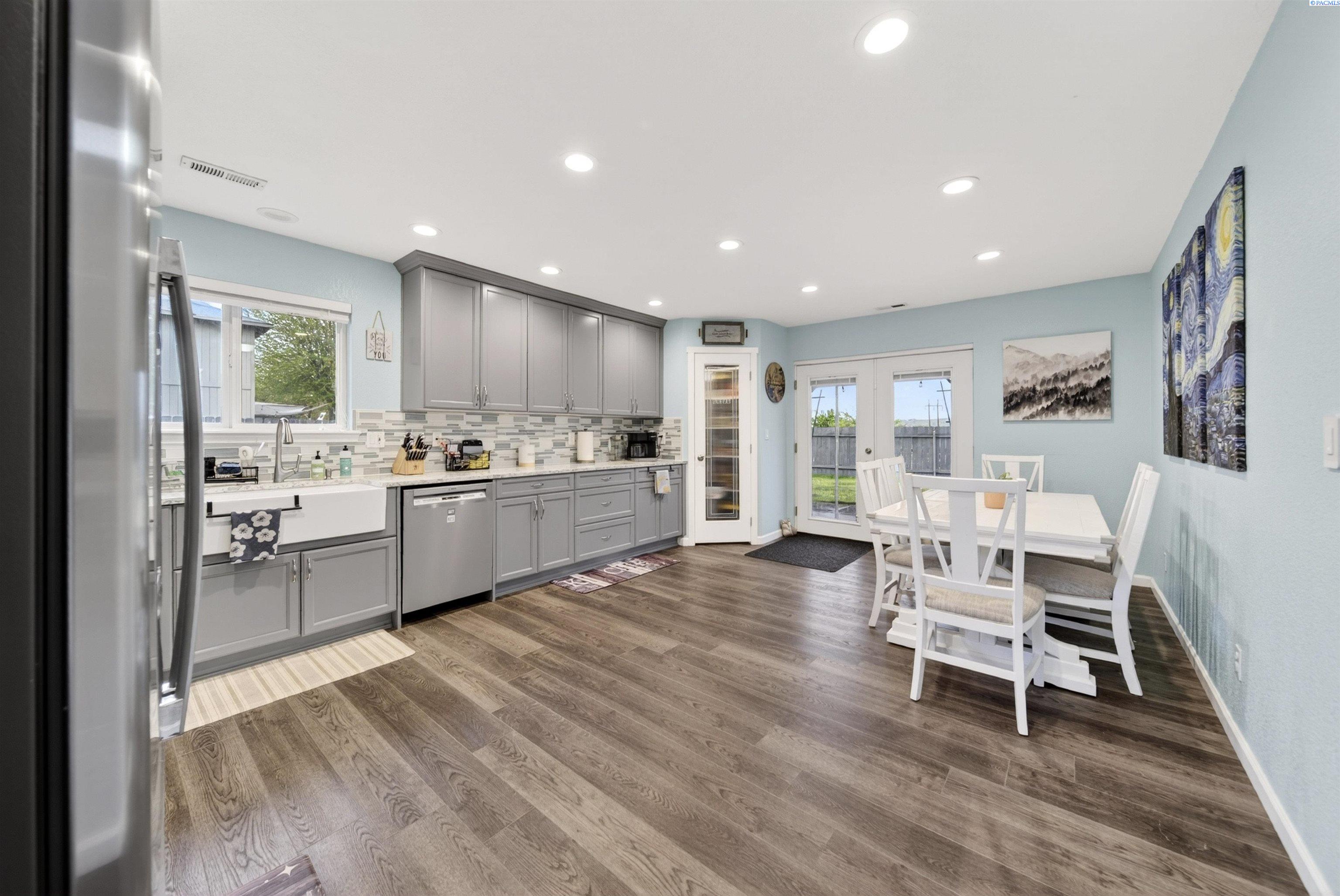 5207 Holly Way, West Richland, WA 99353
