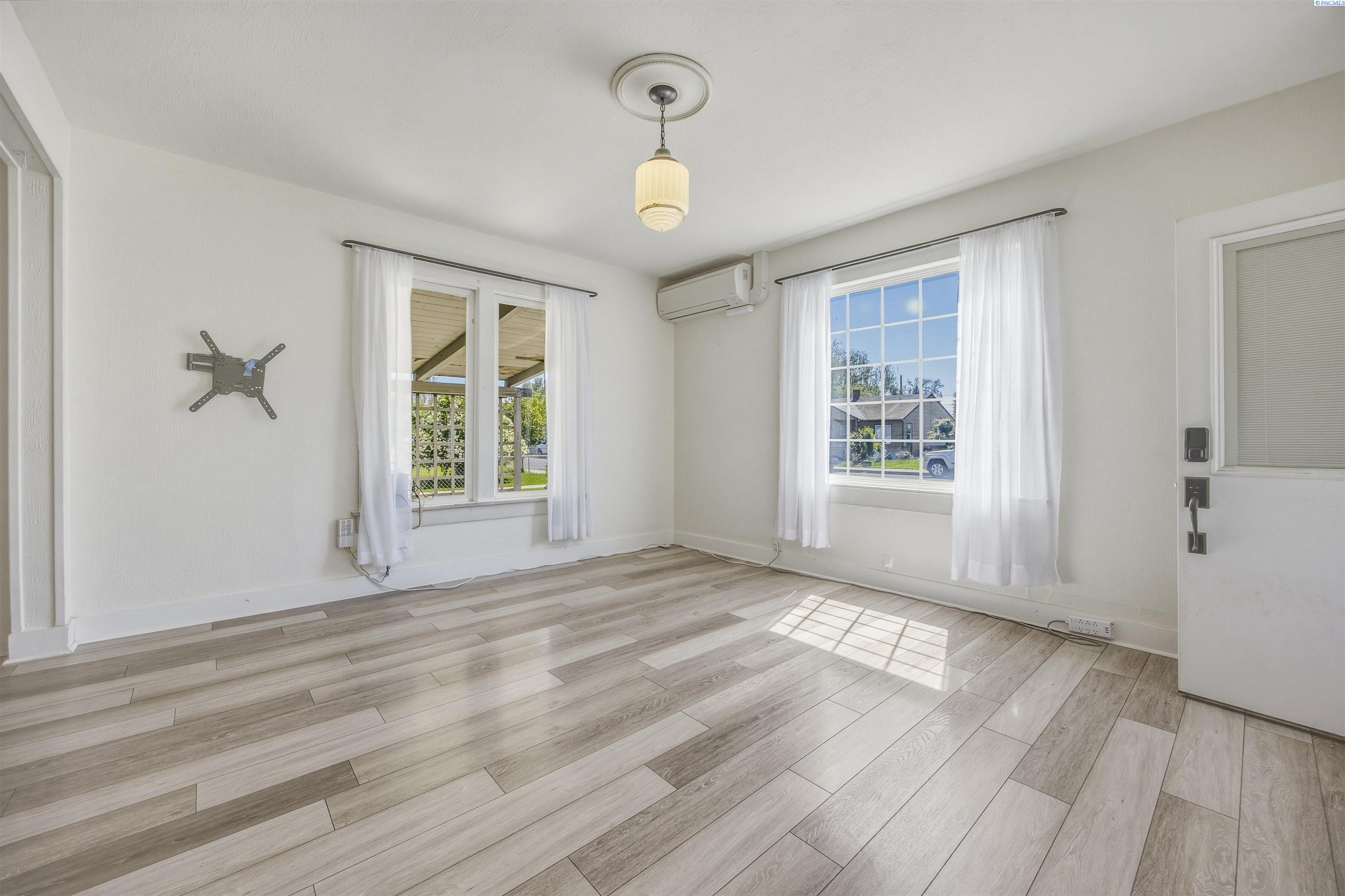 25 3rd Ave, Kennewick, WA 99336