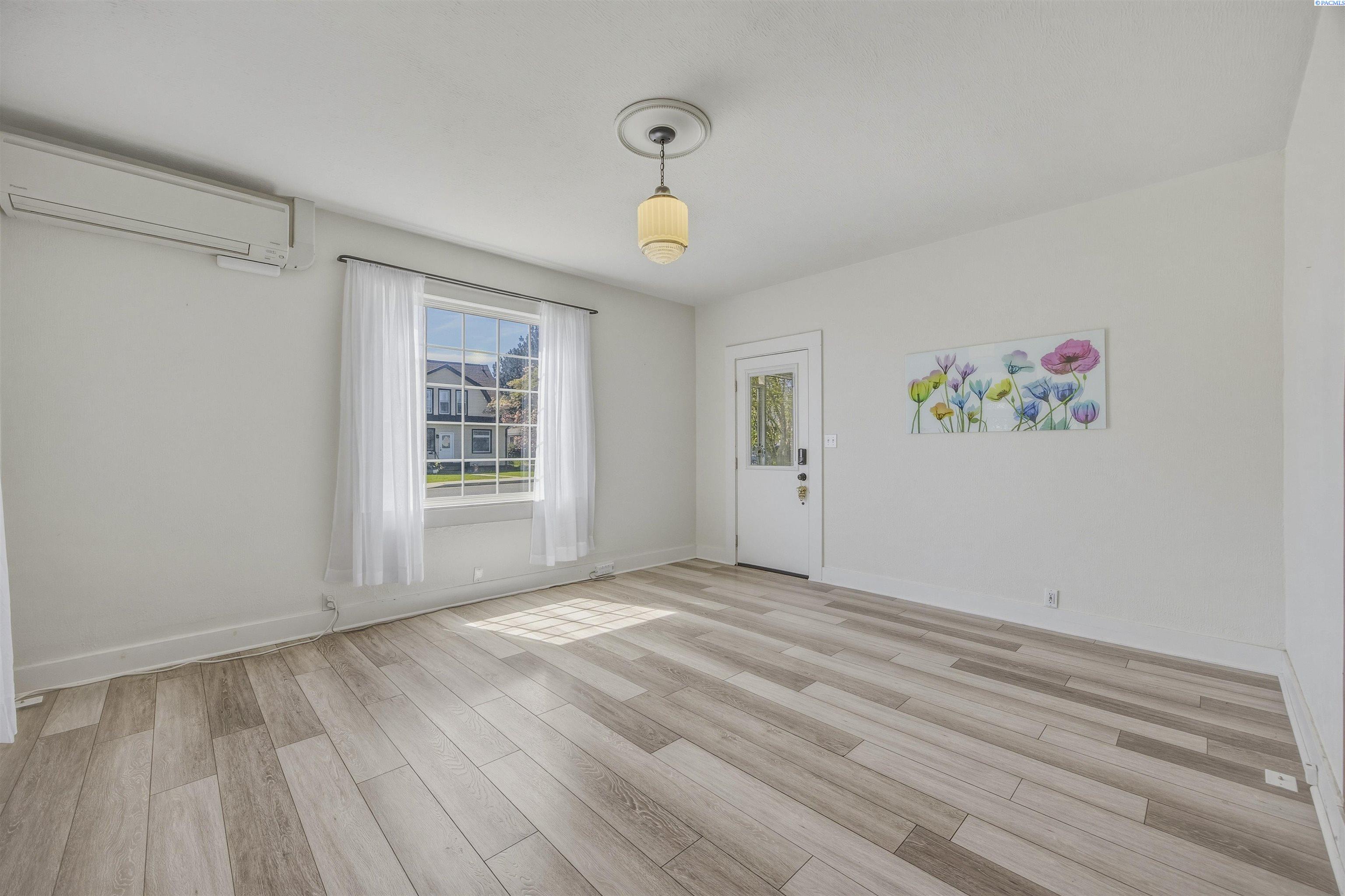 25 3rd Ave, Kennewick, WA 99336
