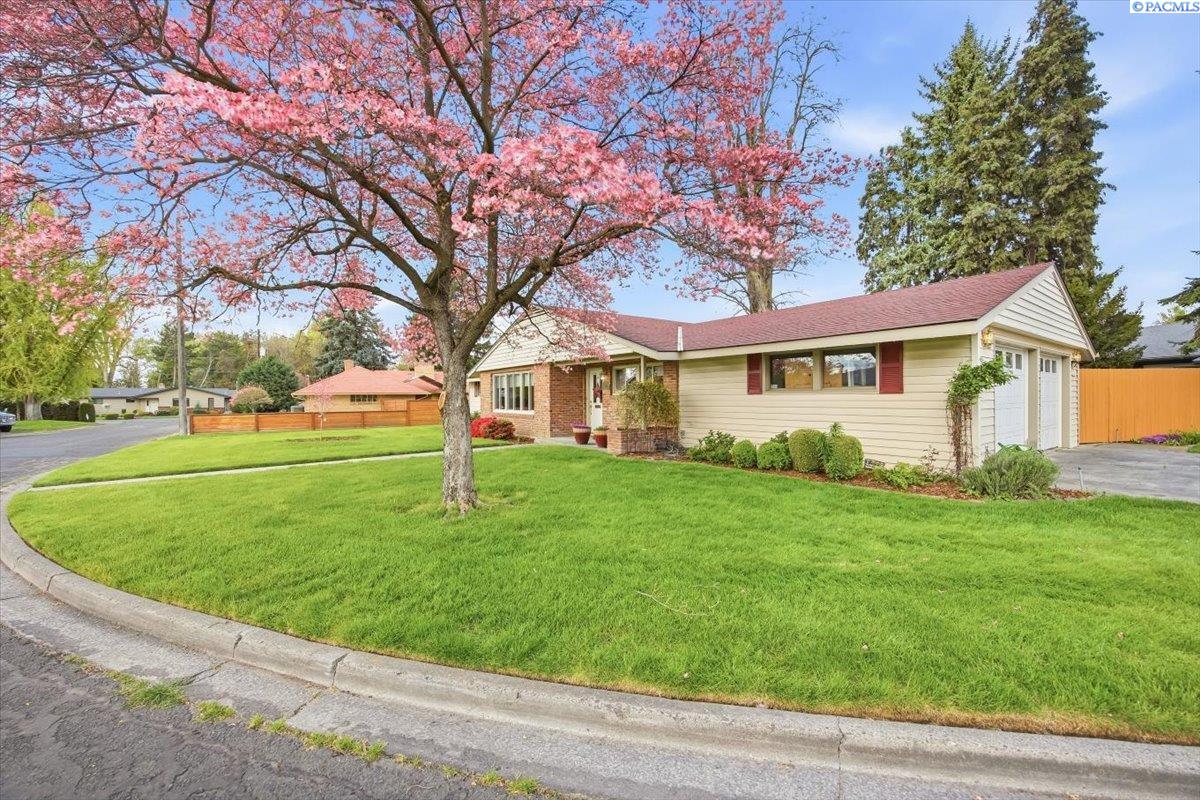 105 Edwards Dr, Walla Walla, WA 99362
