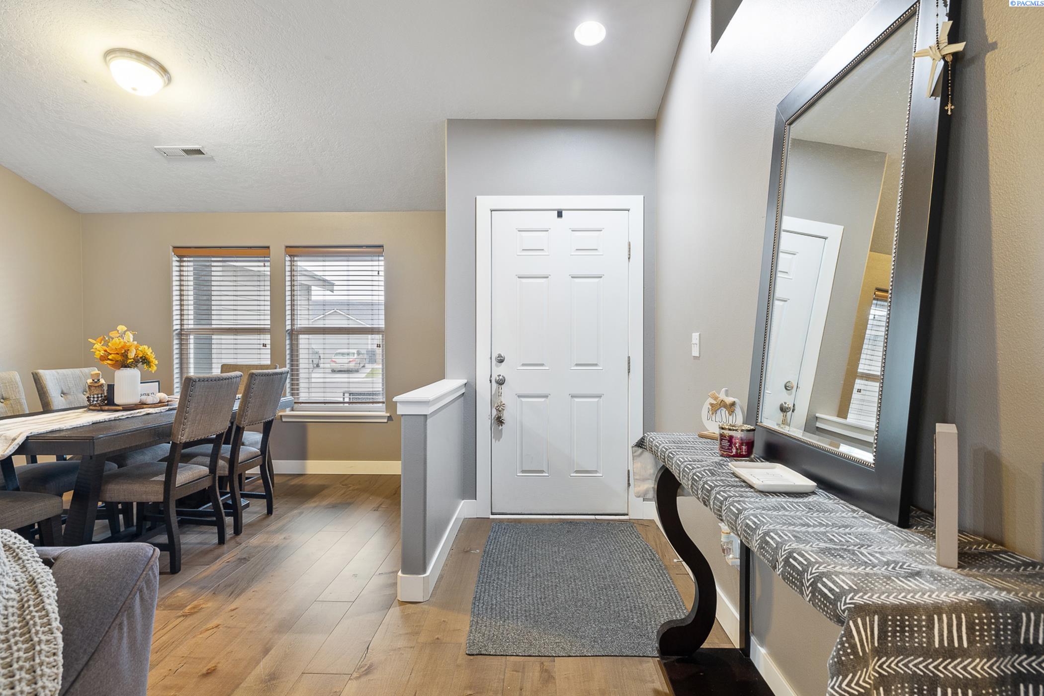 6109 Beacon Rock Ln, Pasco, WA 99301