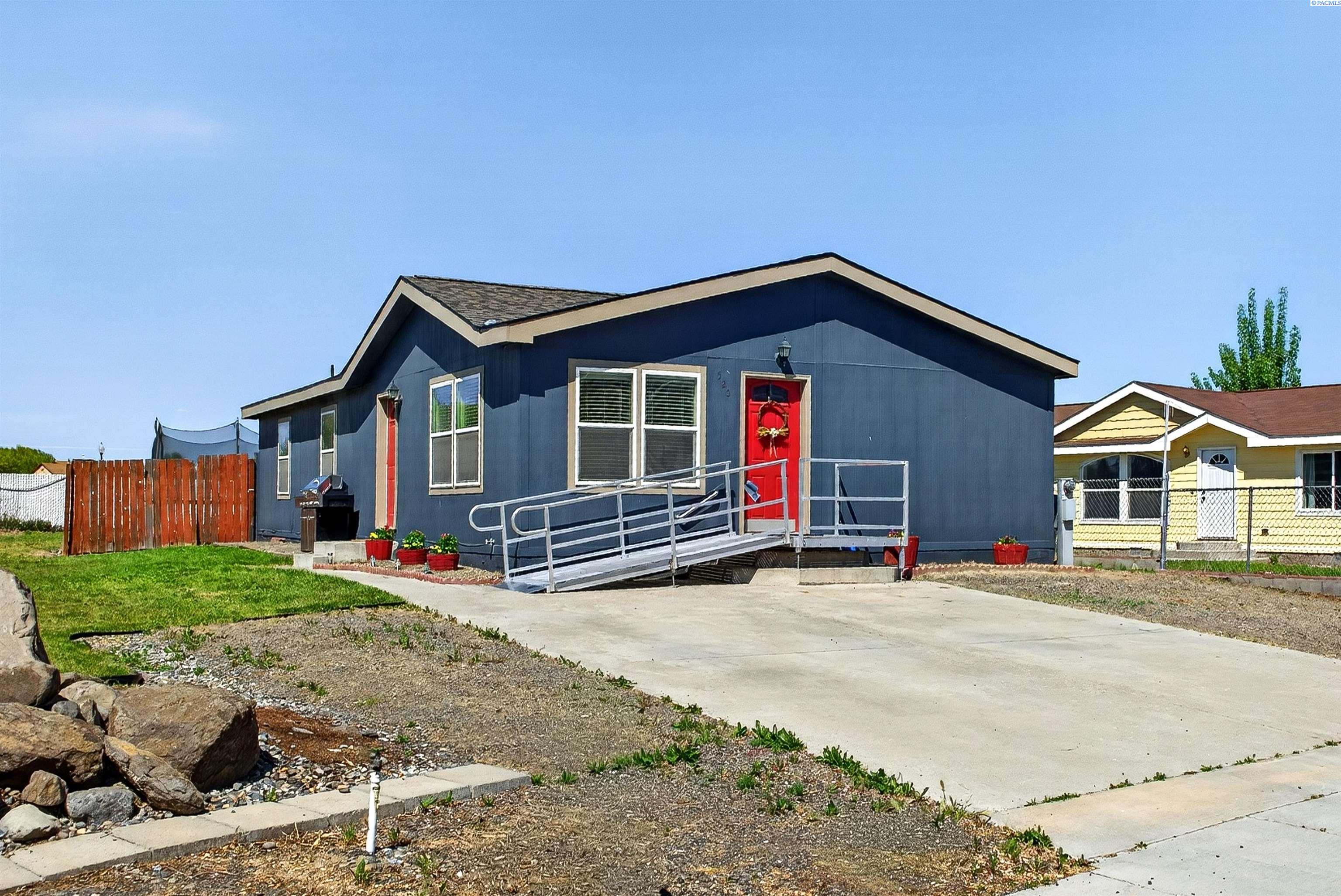 520 New Gate Dr, Prosser, WA 99350