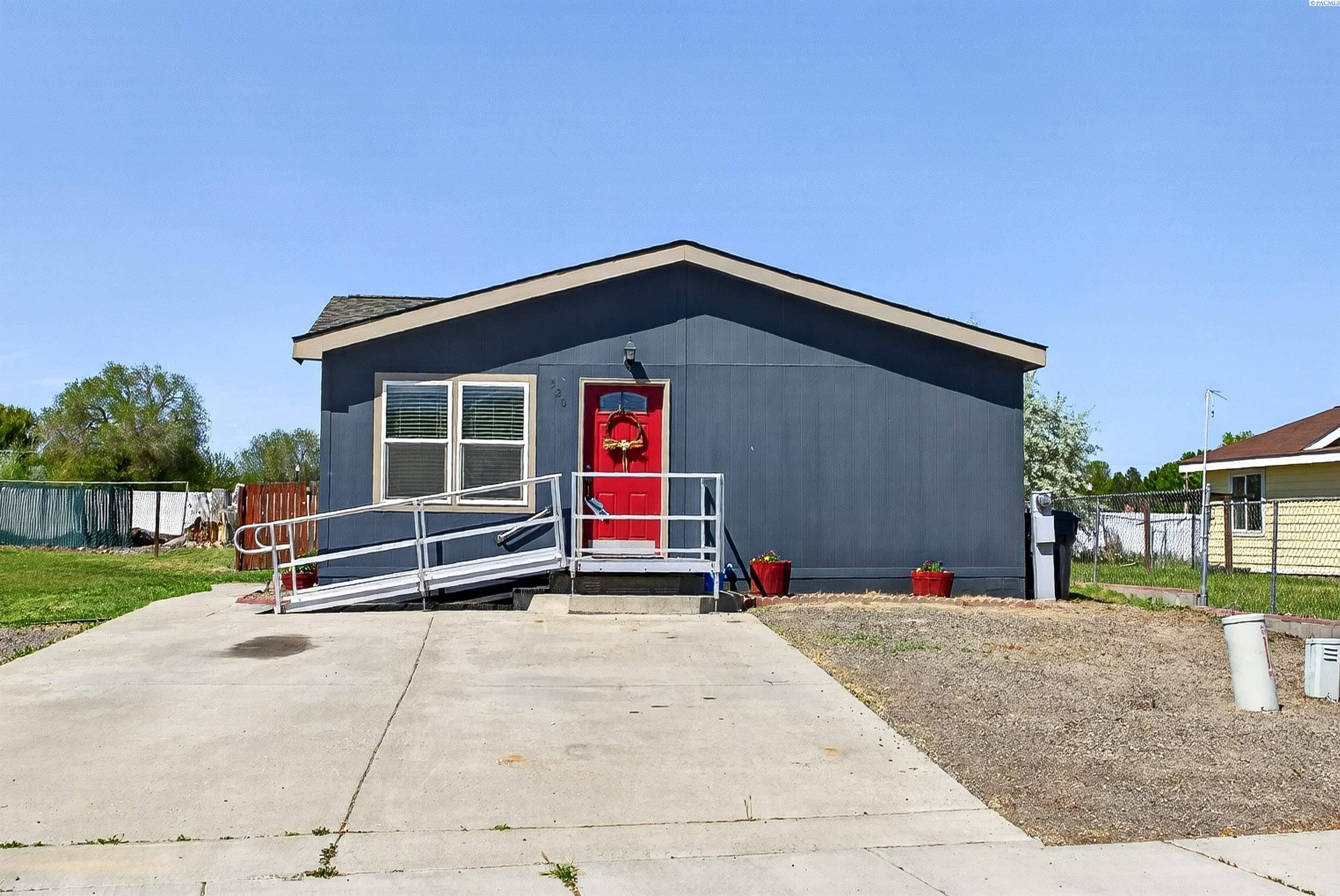 520 New Gate Dr, Prosser, WA 99350