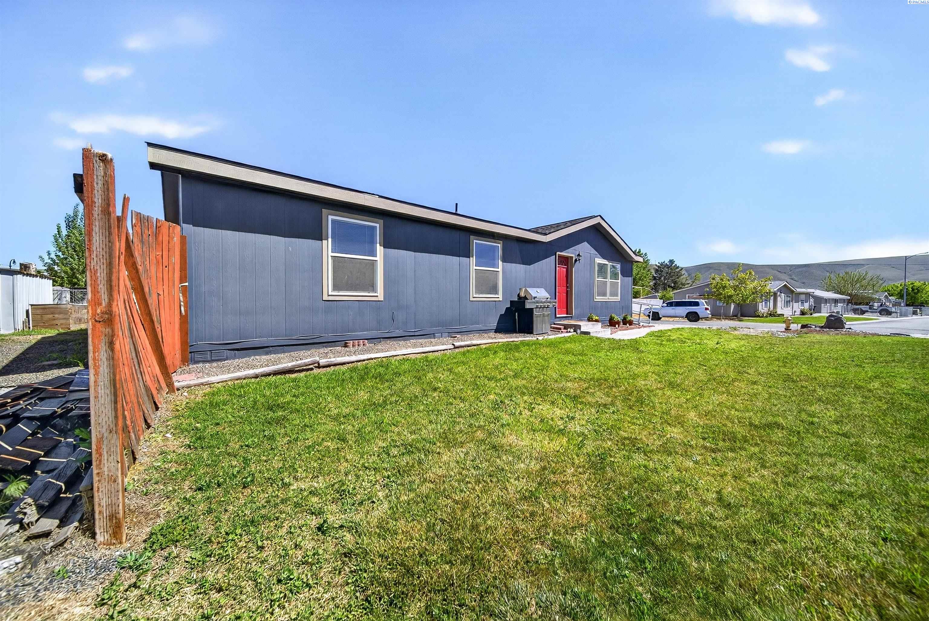 520 New Gate Dr, Prosser, WA 99350