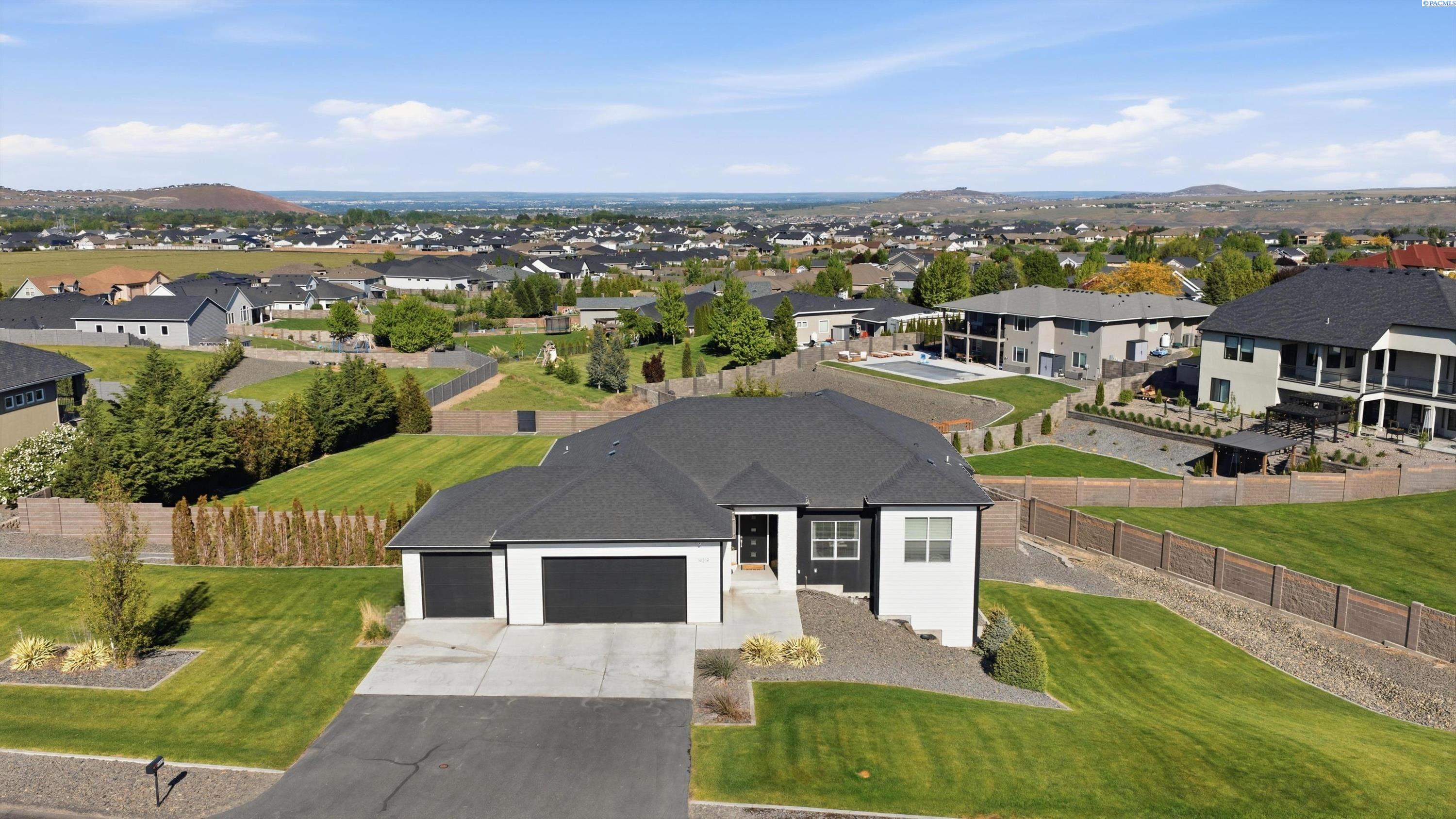 14319 Grandview Ln, Kennewick, WA 99338