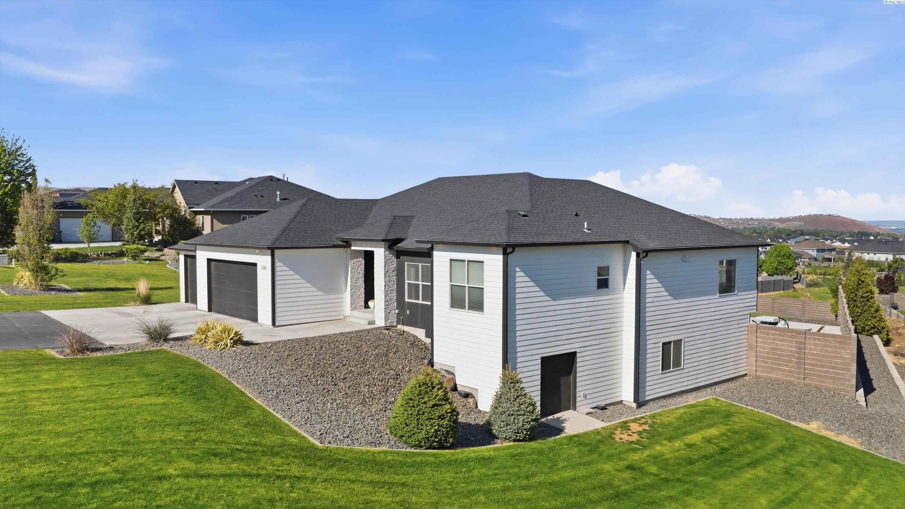 14319 Grandview Ln, Kennewick, WA 99338
