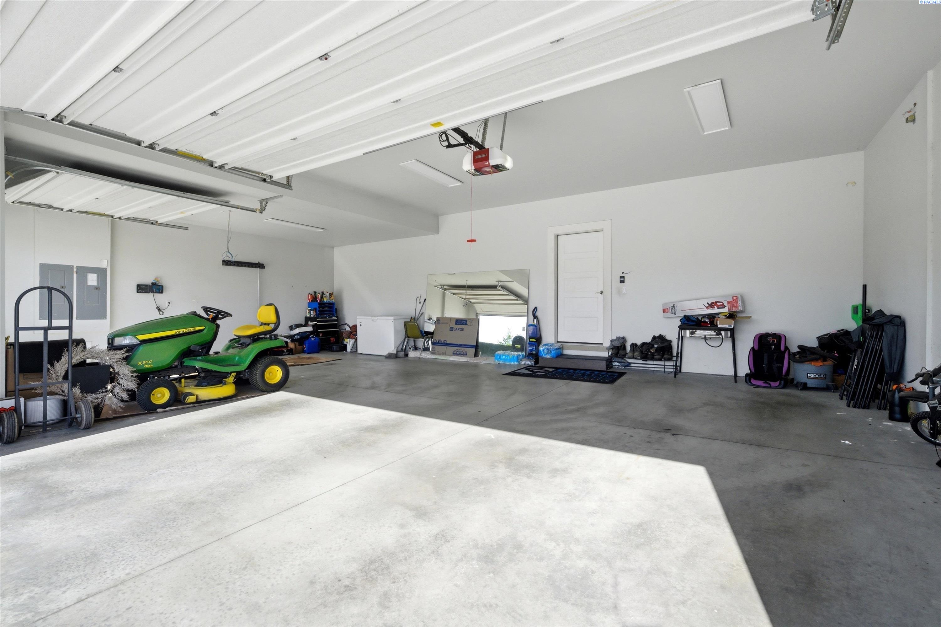14319 Grandview Ln, Kennewick, WA 99338