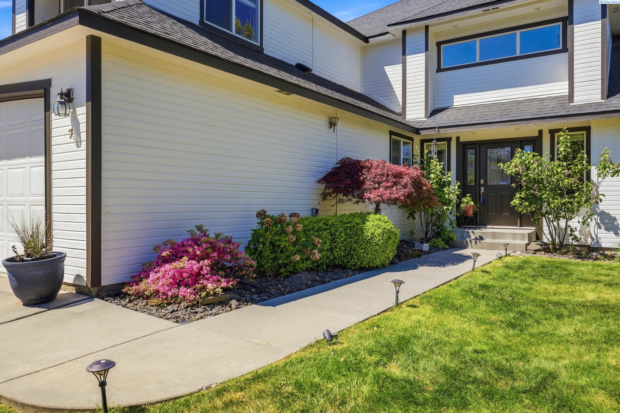 7 Buttercup Ct, Pasco, WA 99301