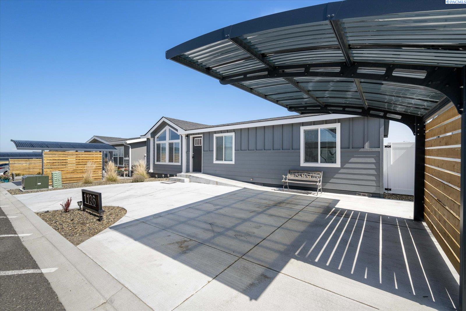 1136 Harrison Pl, Kennewick, WA 99336
