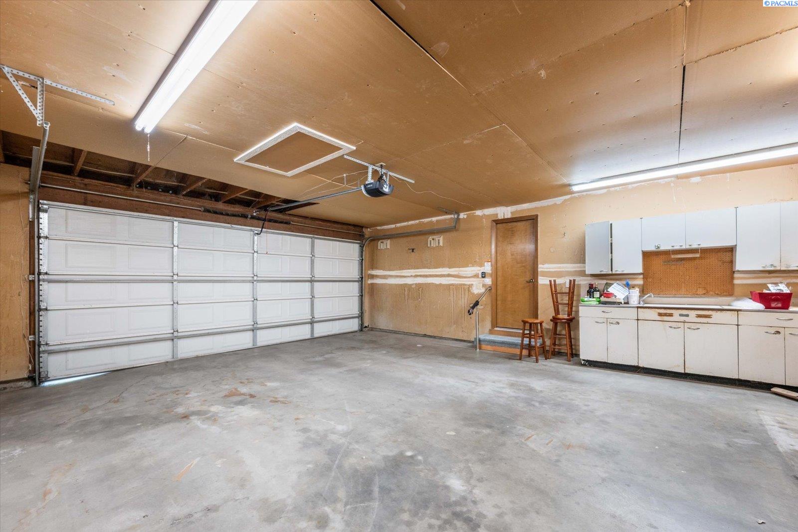 317 Lakeview Ct, Richland, WA 99352