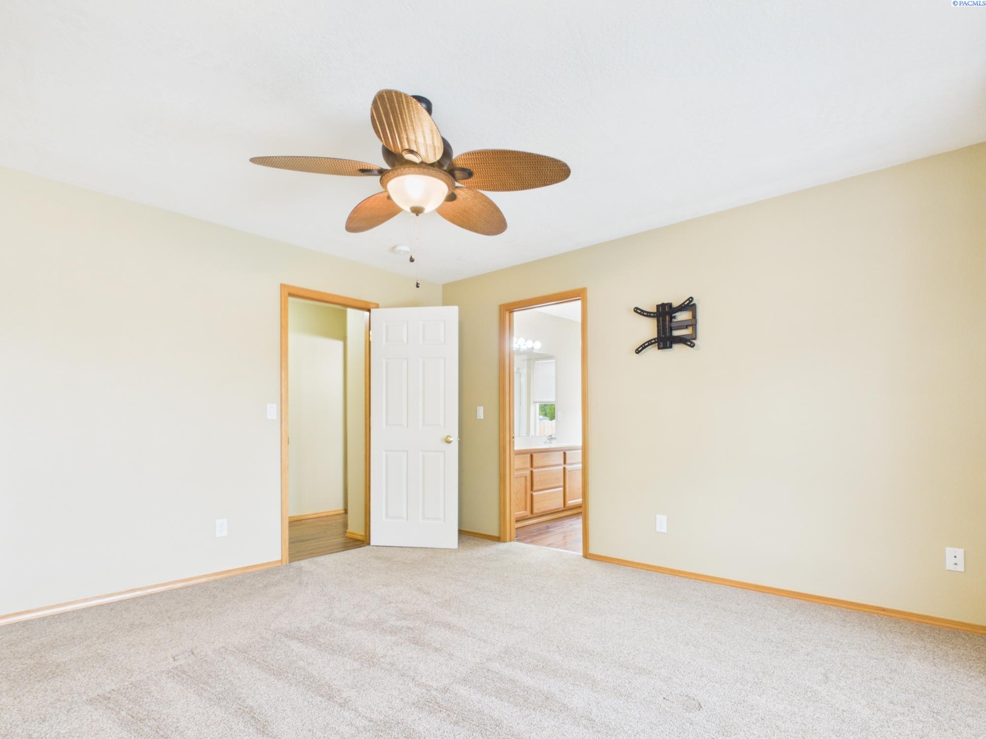 5403 Paddington Ln, Pasco, WA 99301