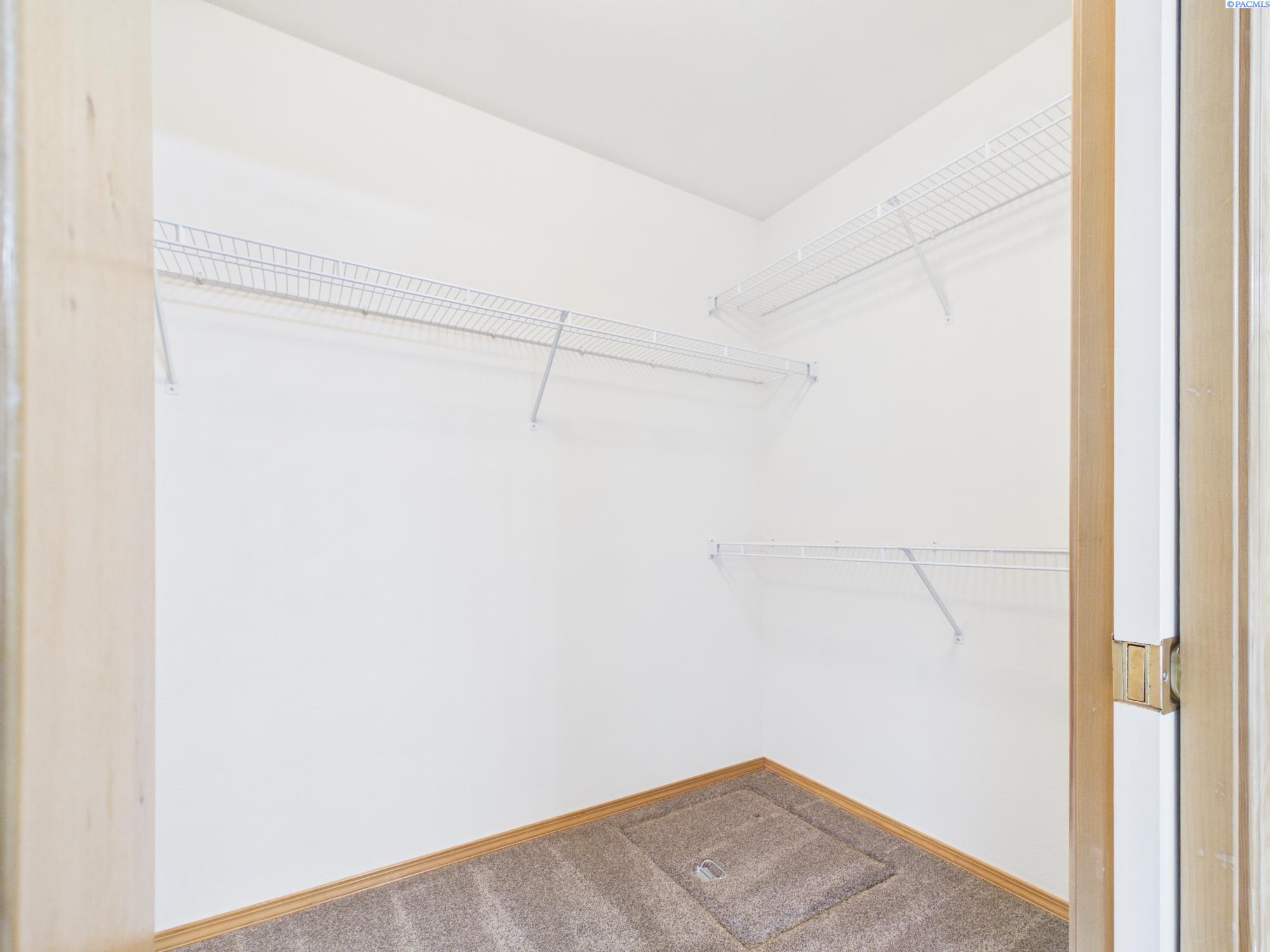 5403 Paddington Ln, Pasco, WA 99301