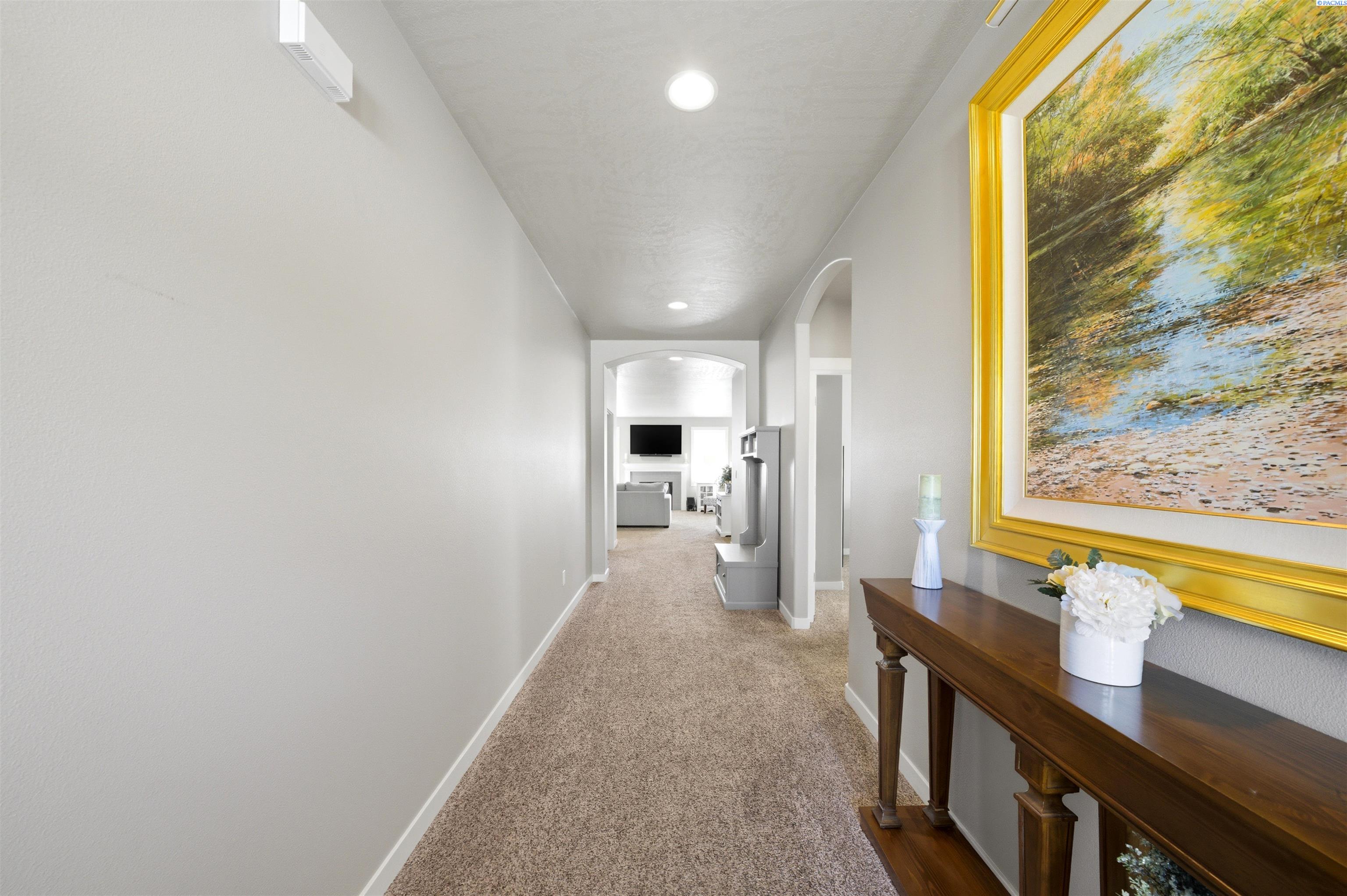 557 Roslyn Ct, Richland, WA 99352